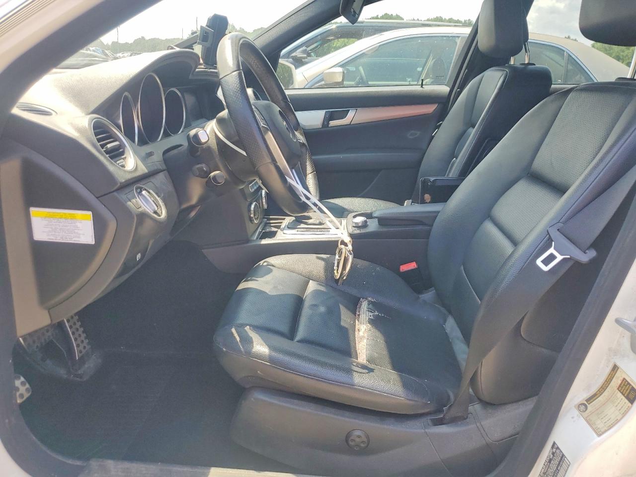 2013 Mercedes-benz C 300 4matic White vin: WDDGF8AB8DR296954
