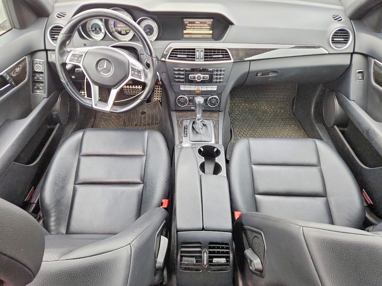 2014 Mercedes-benz C 300 4matic Белый vin: WDDGF8AB8EA944048