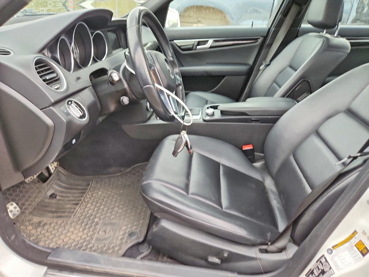 2014 Mercedes-benz C 300 4matic Белый vin: WDDGF8AB8EA944048