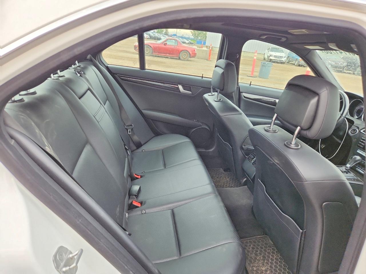 2014 Mercedes-benz C 300 4matic Белый vin: WDDGF8AB8EA944048