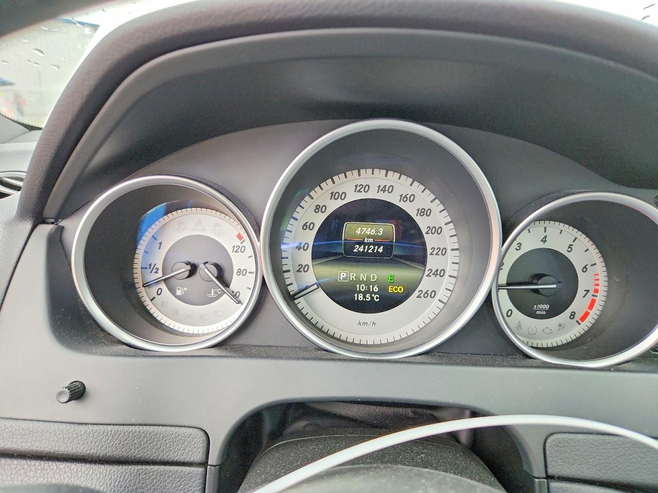 2014 Mercedes-benz C 300 4matic Белый vin: WDDGF8AB8EA944048