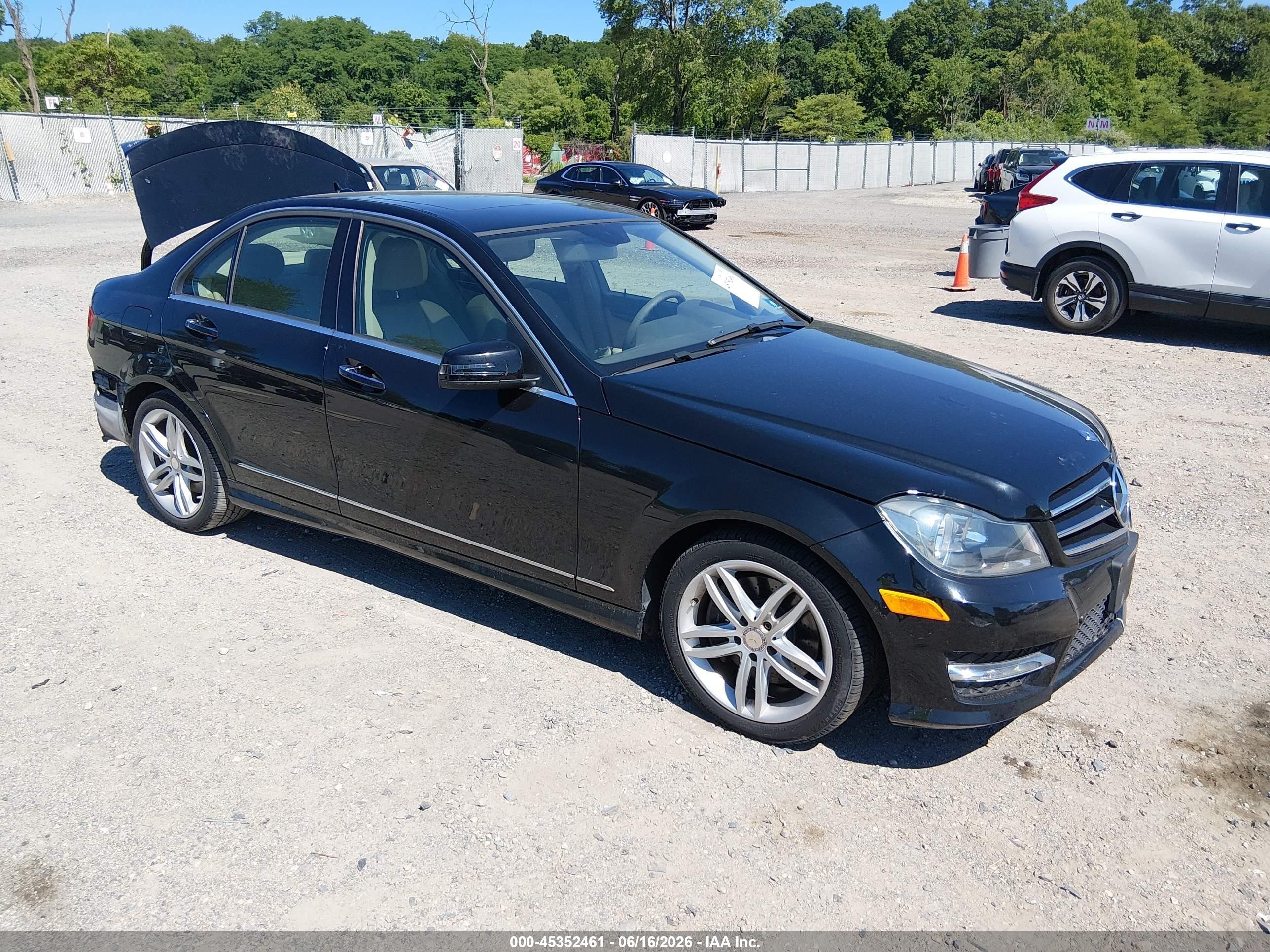 2014 Mercedes-benz C 300 Sport 4matic Черный vin: WDDGF8AB8EA959696
