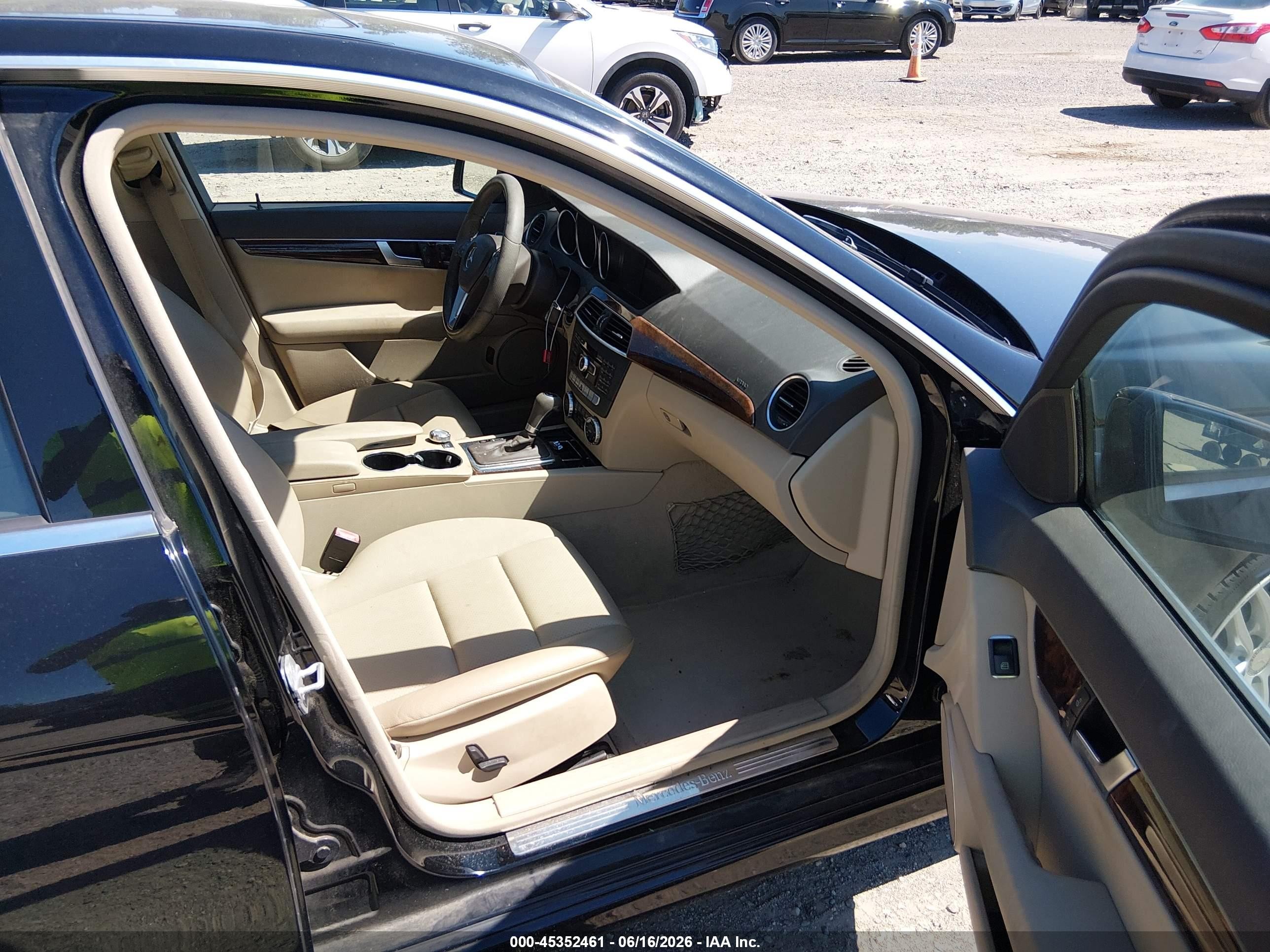 2014 Mercedes-benz C 300 Sport 4matic Черный vin: WDDGF8AB8EA959696
