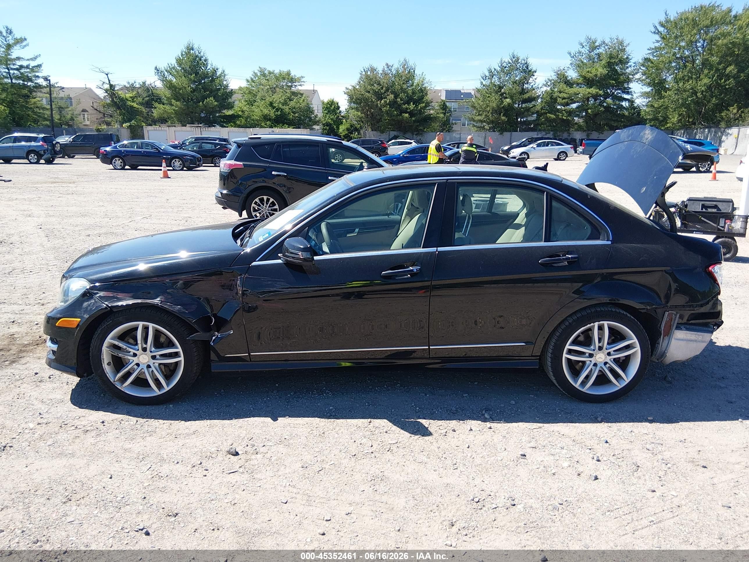 2014 Mercedes-benz C 300 Sport 4matic Черный vin: WDDGF8AB8EA959696