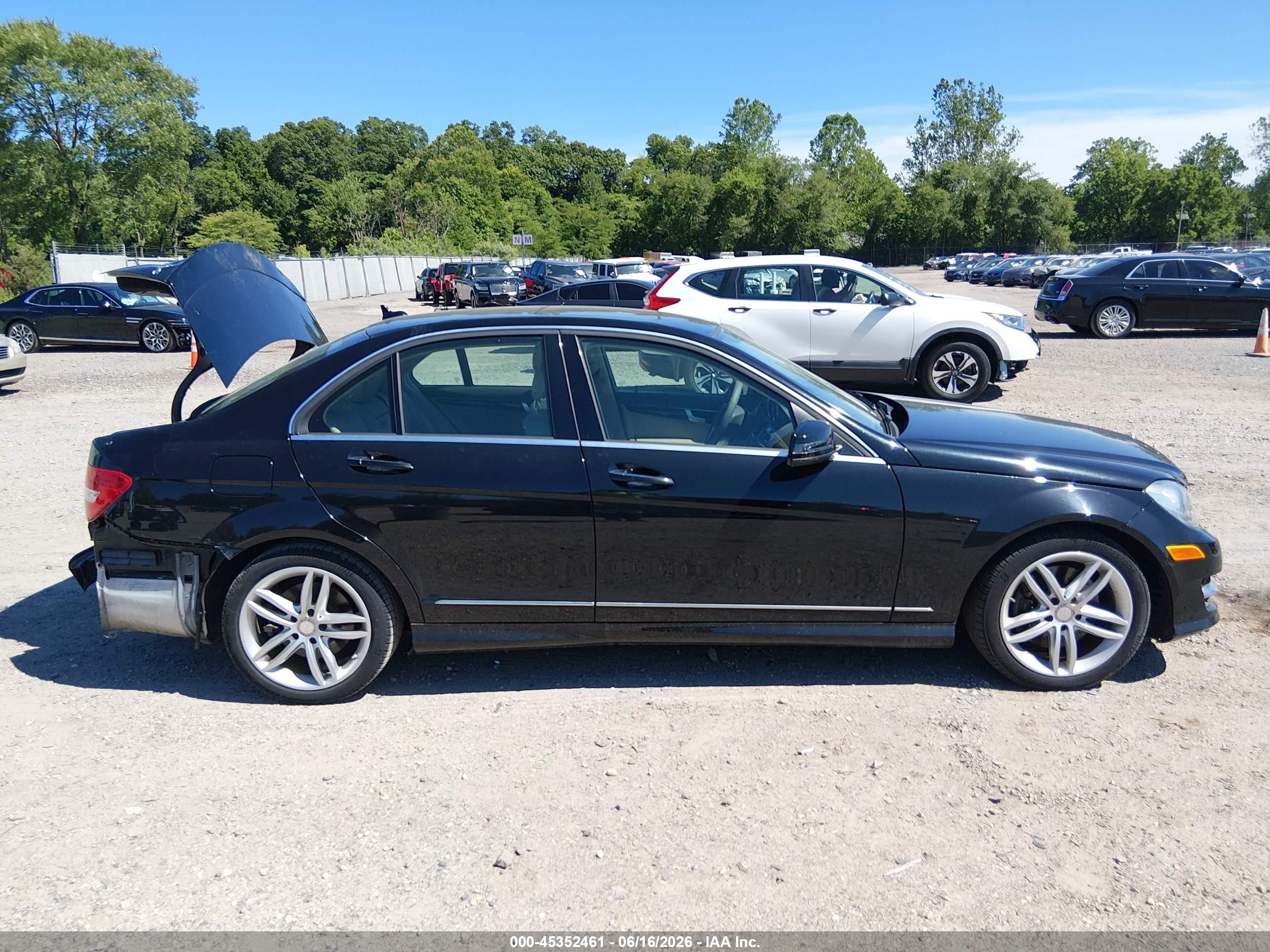2014 Mercedes-benz C 300 Sport 4matic Черный vin: WDDGF8AB8EA959696