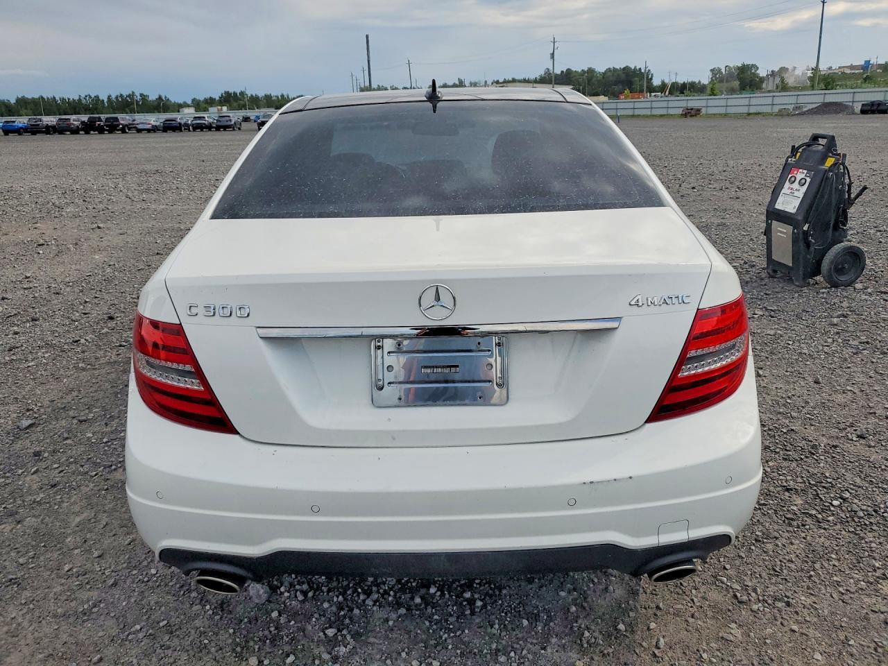 2014 Mercedes-benz C 300 4matic White vin: WDDGF8AB8EA960590