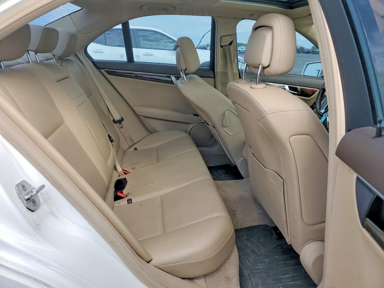 2014 Mercedes-benz C 300 4matic White vin: WDDGF8AB8EA960590