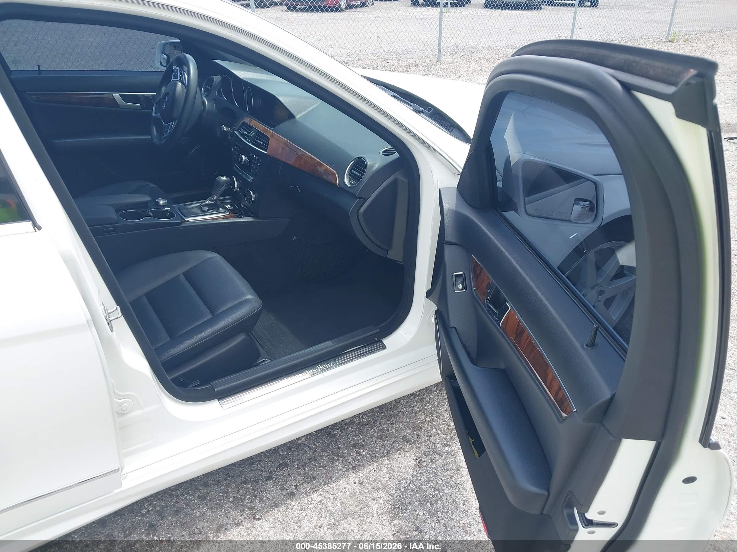 2014 Mercedes-benz C 300 Sport 4matic White vin: WDDGF8AB8EA968155