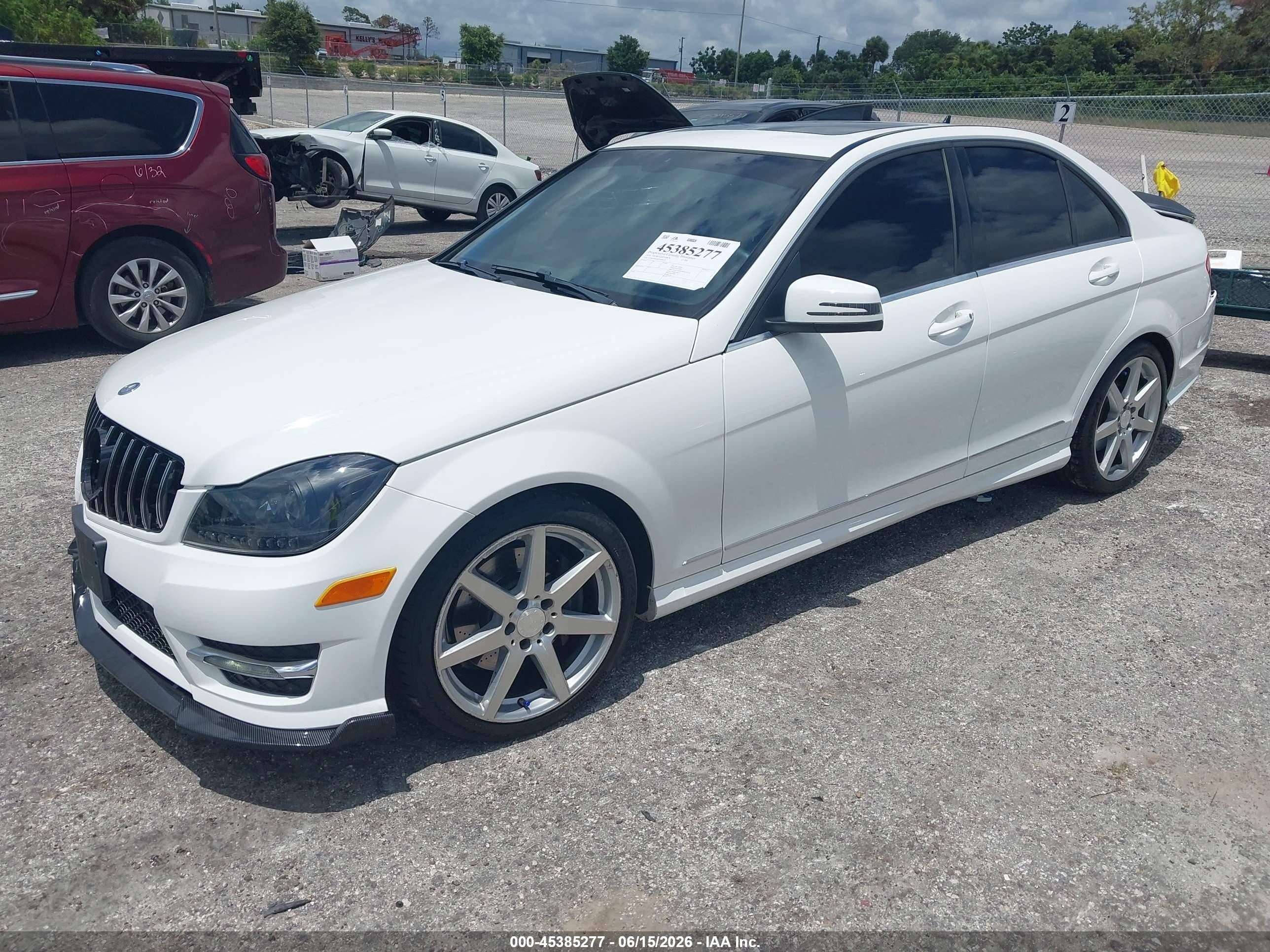 2014 Mercedes-benz C 300 Sport 4matic White vin: WDDGF8AB8EA968155