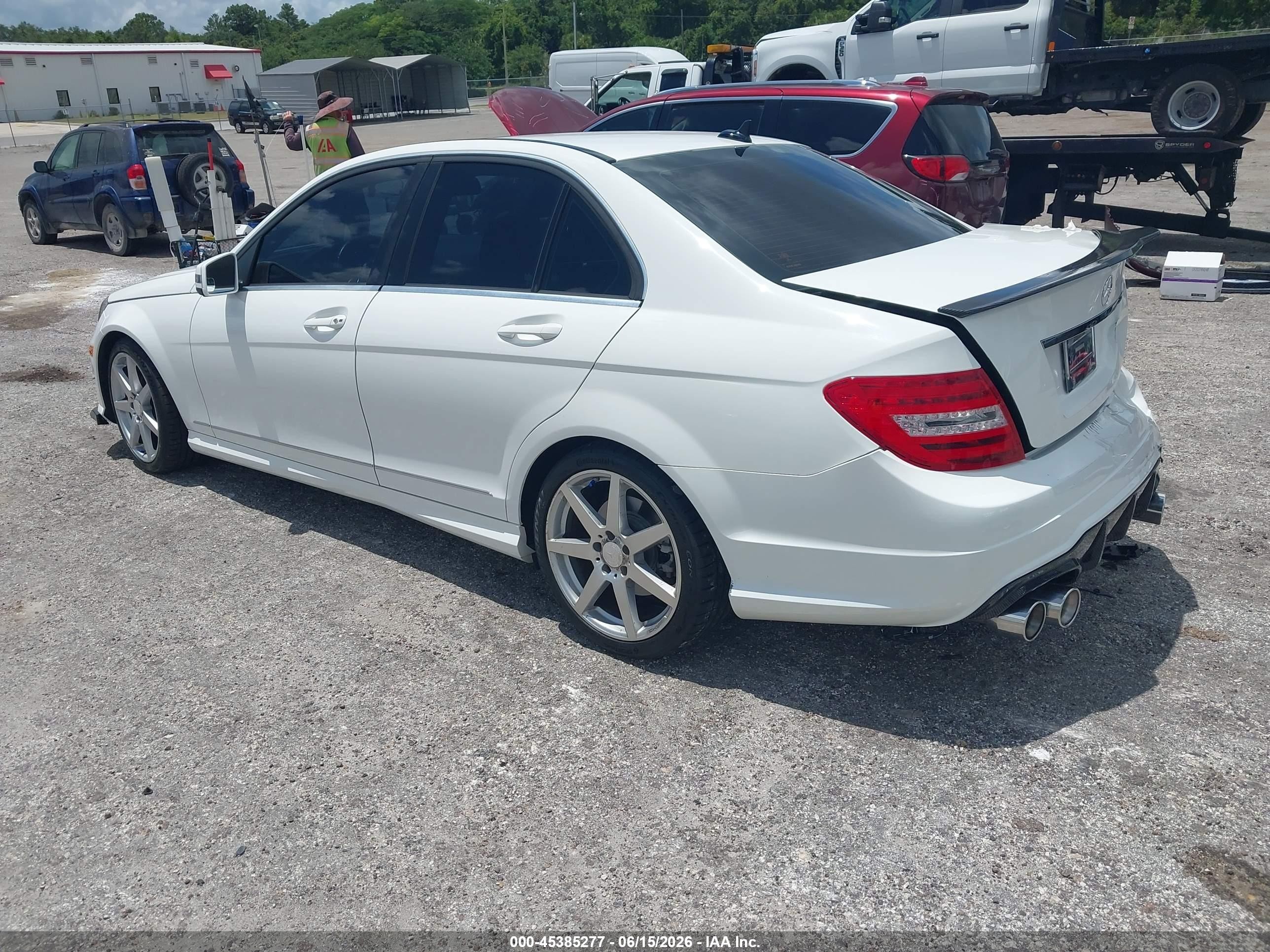 2014 Mercedes-benz C 300 Sport 4matic White vin: WDDGF8AB8EA968155