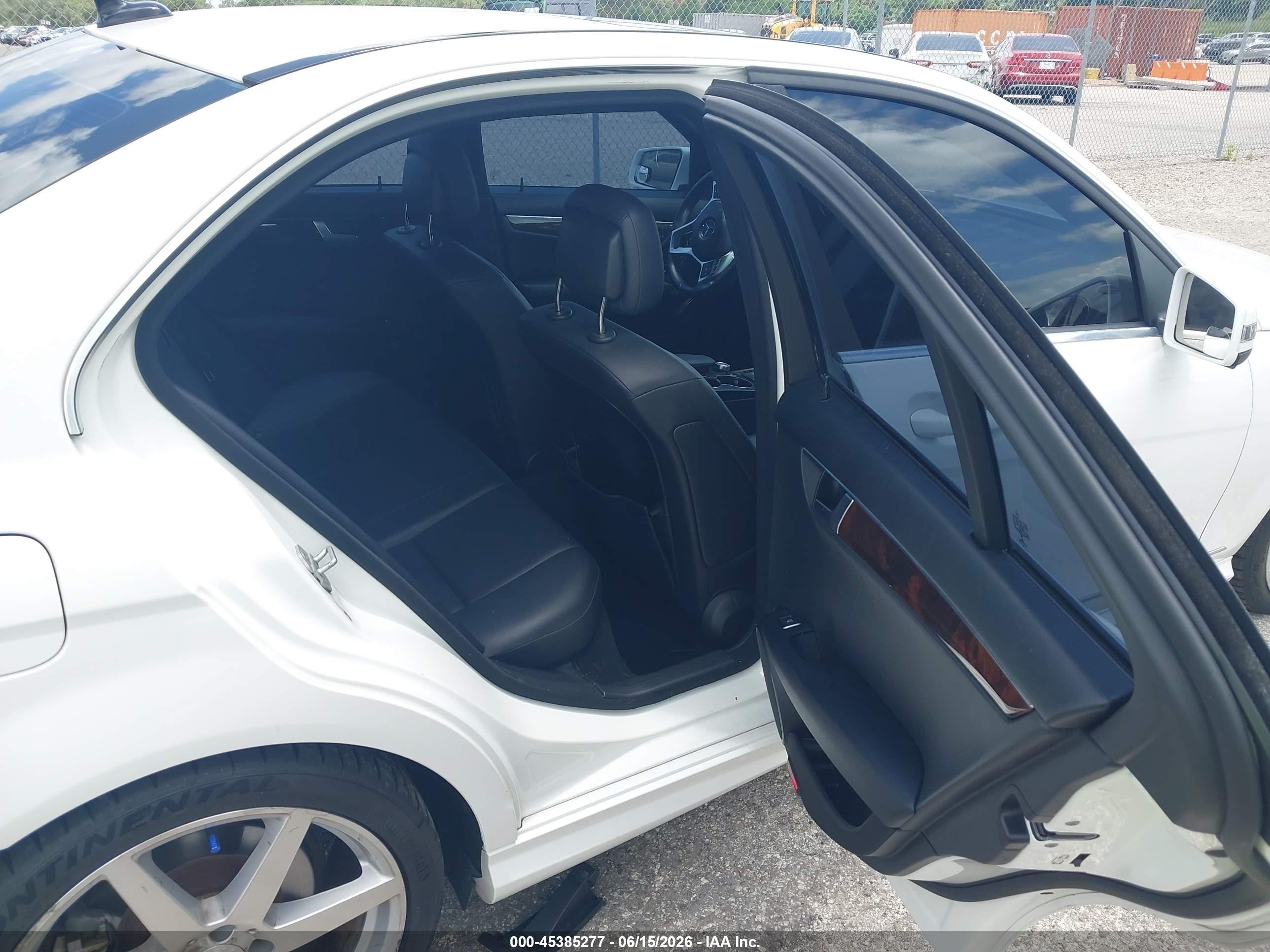 2014 Mercedes-benz C 300 Sport 4matic White vin: WDDGF8AB8EA968155