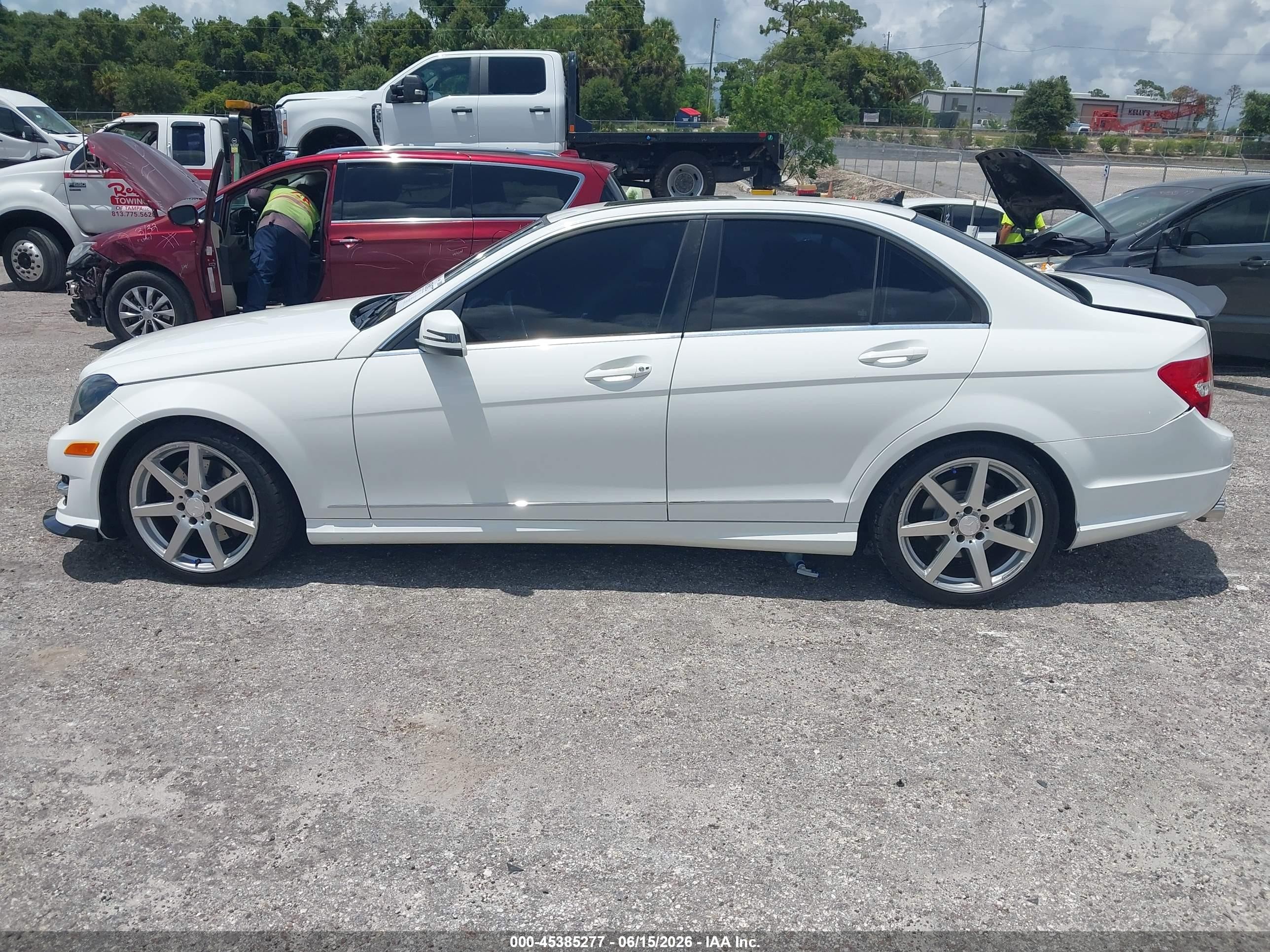 2014 Mercedes-benz C 300 Sport 4matic White vin: WDDGF8AB8EA968155