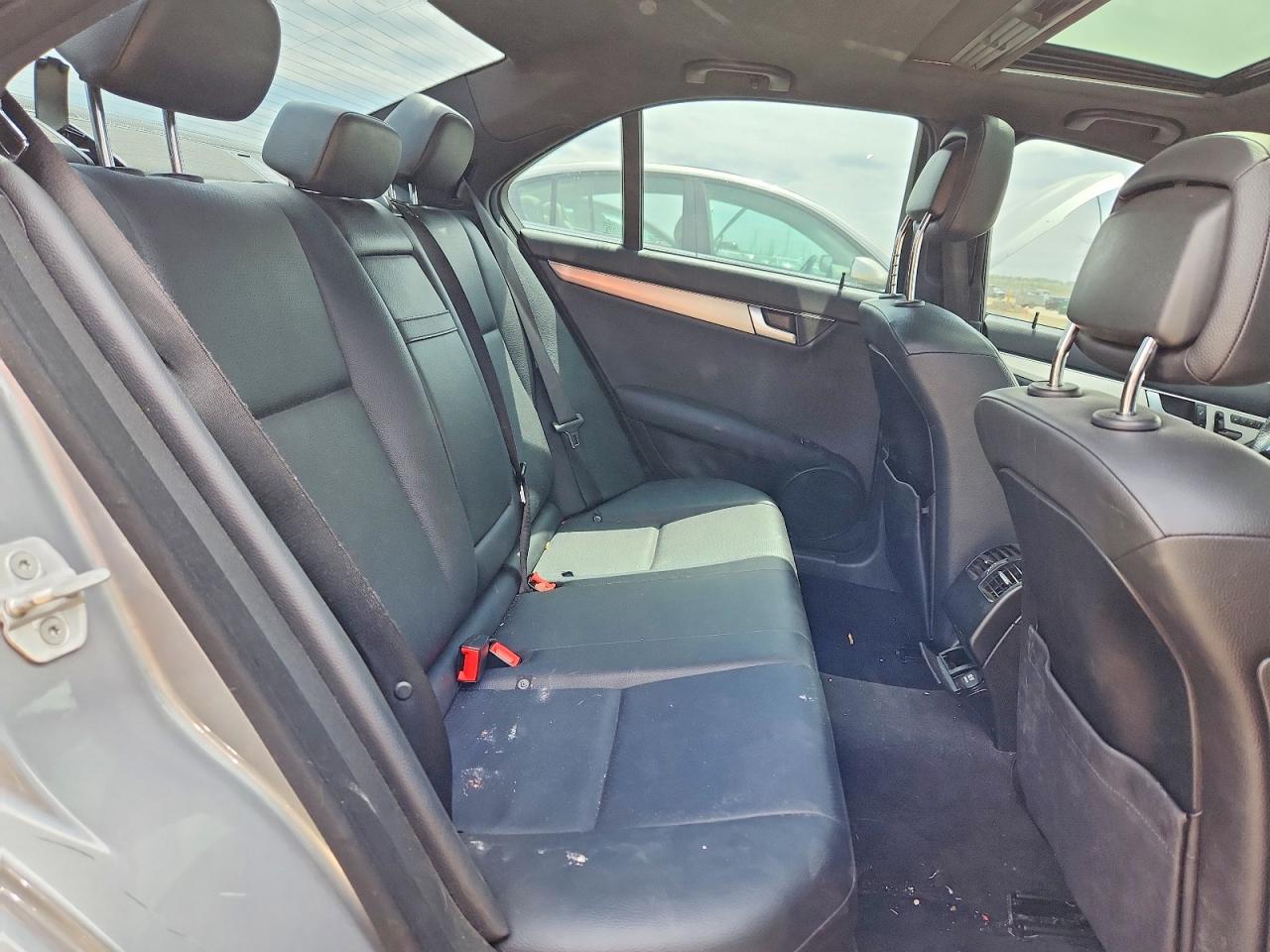 2014 Mercedes-benz C 300 4matic Silver vin: WDDGF8AB8EG243569
