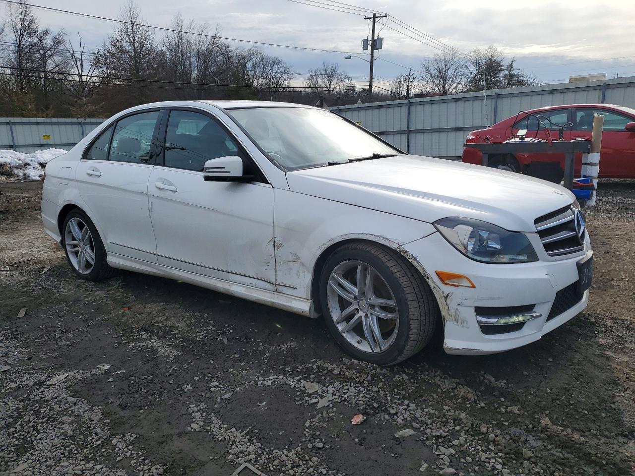 2014 Mercedes-benz C 300 4matic White vin: WDDGF8AB8ER317061