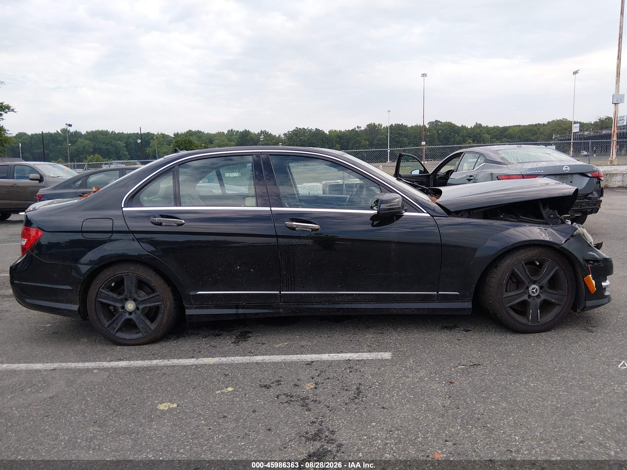 2013 Mercedes-benz C 300 Sport 4matic Black vin: WDDGF8AB9DA844118