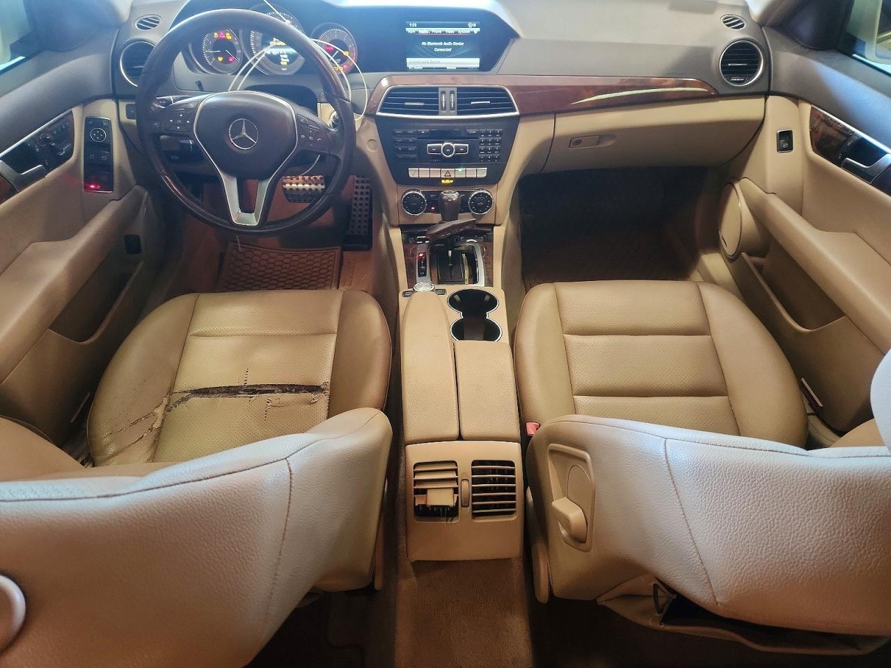 2013 Mercedes-benz C 300 4matic White vin: WDDGF8AB9DG108518