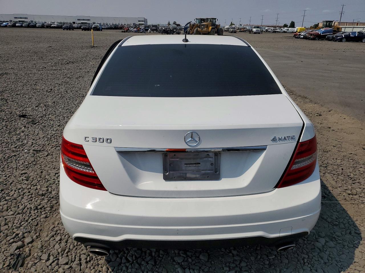 2013 Mercedes-benz C 300 4matic White vin: WDDGF8AB9DR255829