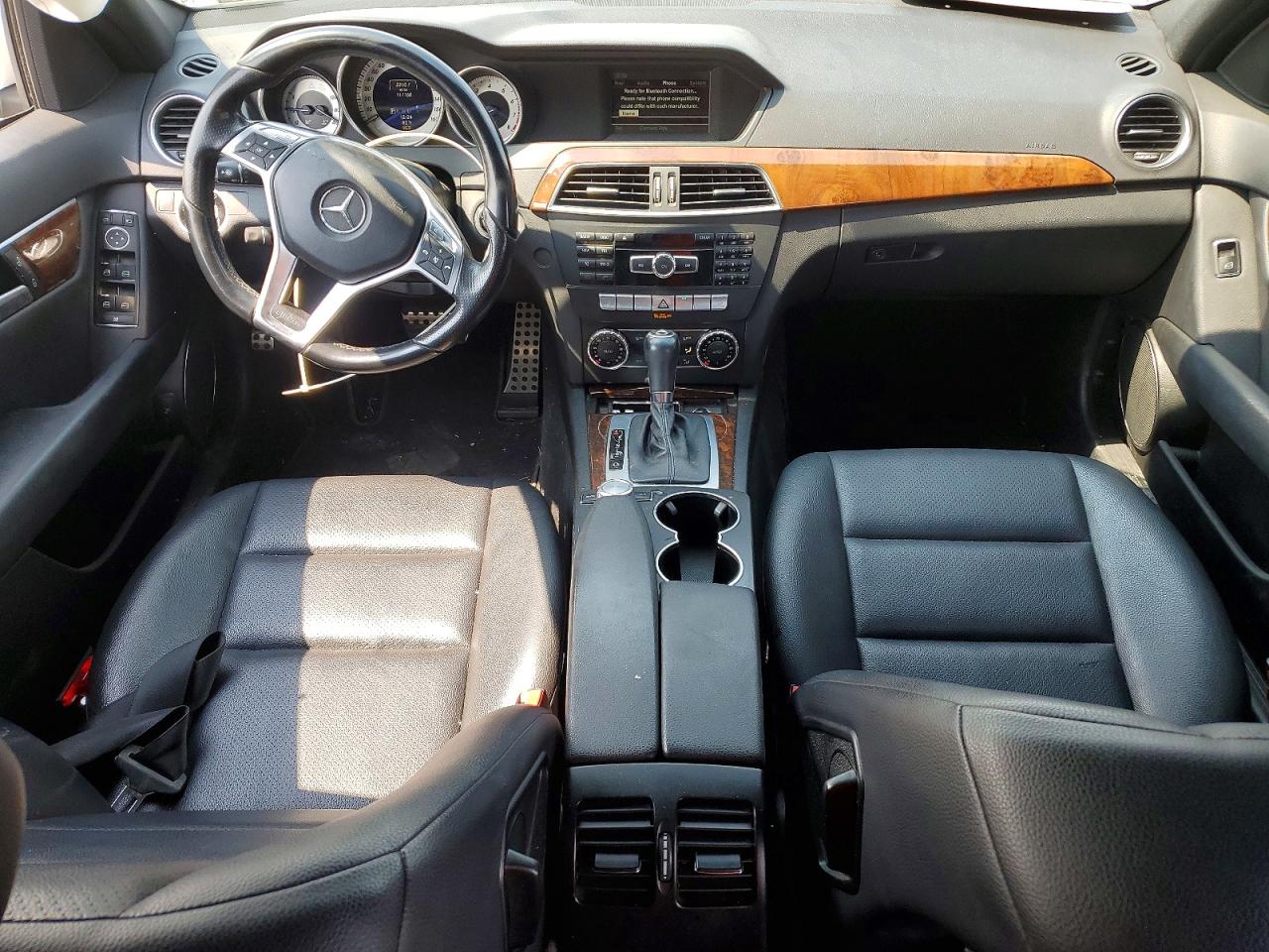 2013 Mercedes-benz C 300 4matic White vin: WDDGF8AB9DR255829