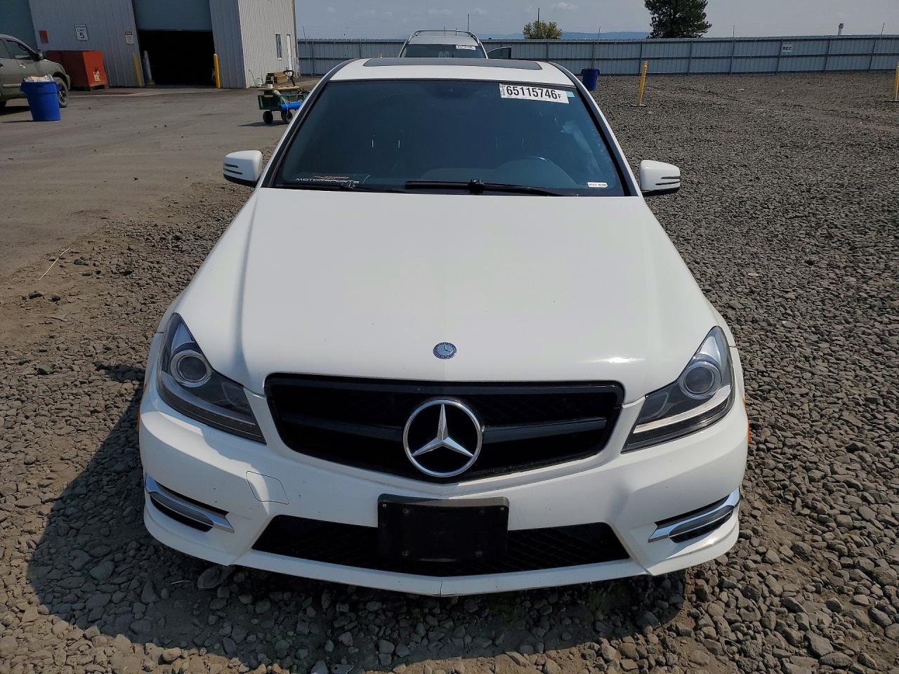 2013 Mercedes-benz C 300 4matic White vin: WDDGF8AB9DR255829