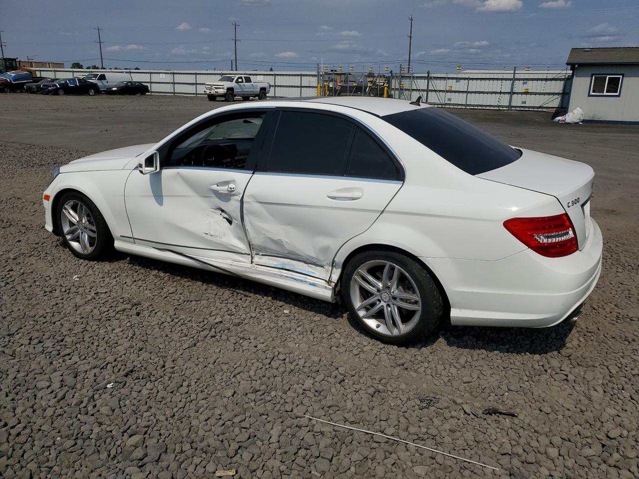 2013 Mercedes-benz C 300 4matic White vin: WDDGF8AB9DR255829