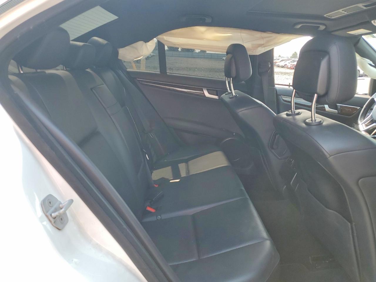 2013 Mercedes-benz C 300 4matic White vin: WDDGF8AB9DR255829