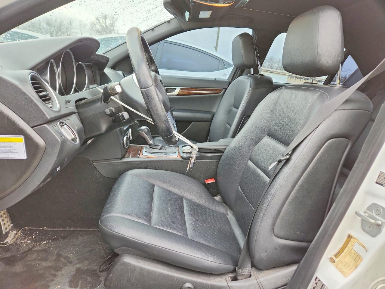2013 Mercedes-benz C 300 4matic White vin: WDDGF8AB9DR274218