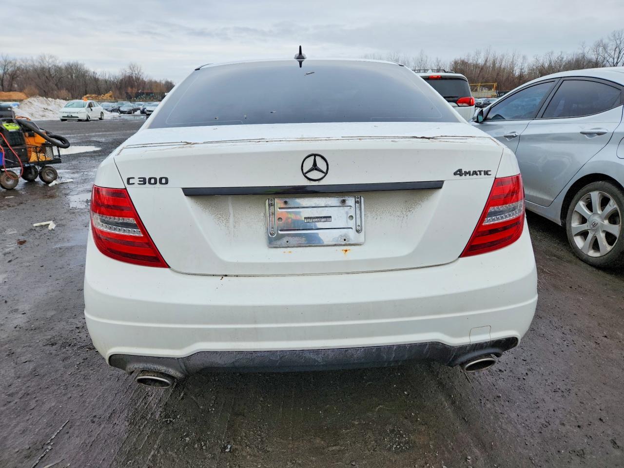 2013 Mercedes-benz C 300 4matic White vin: WDDGF8AB9DR274218