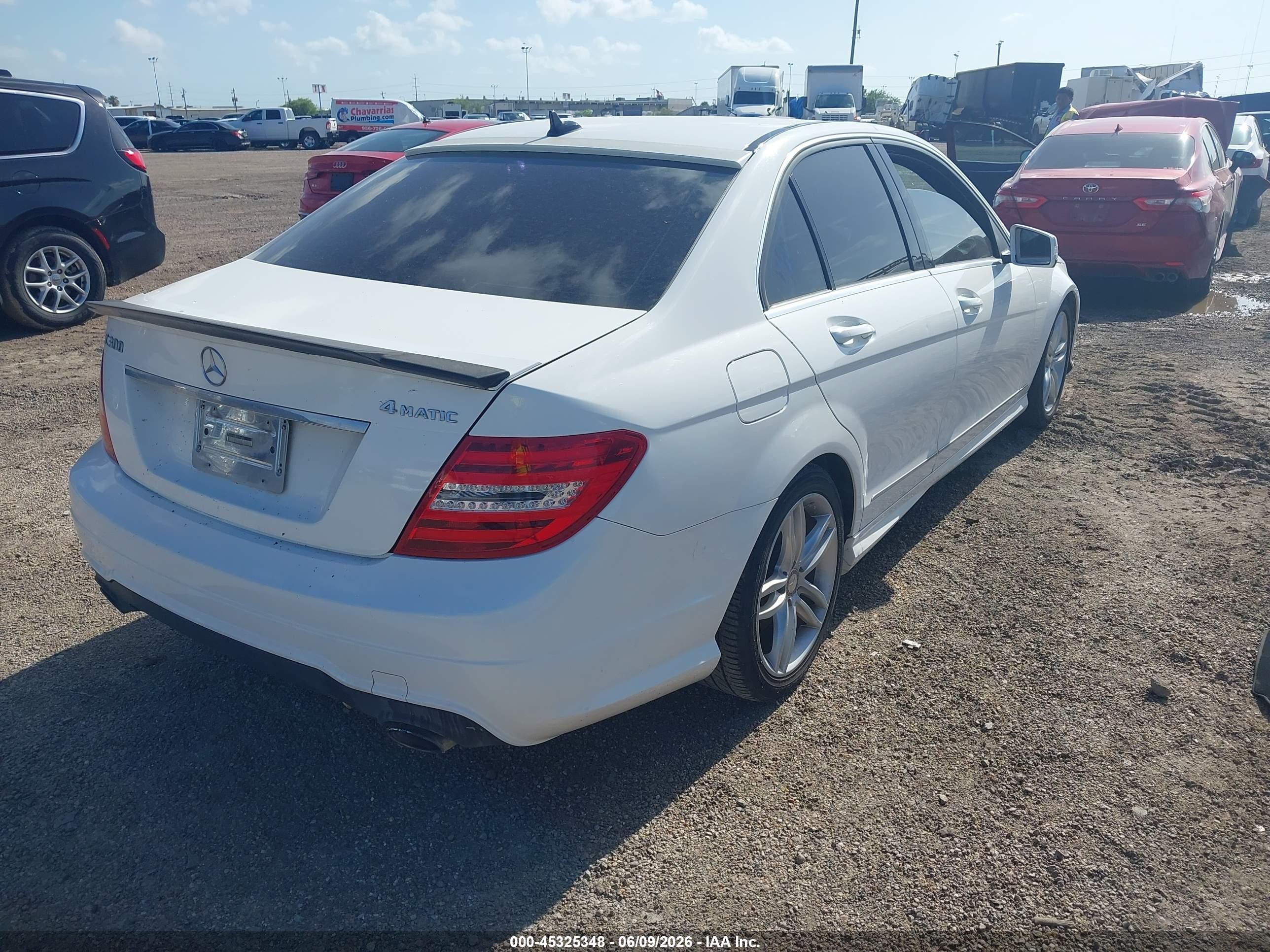 2013 Mercedes-benz C 300 Sport 4matic White vin: WDDGF8AB9DR281556