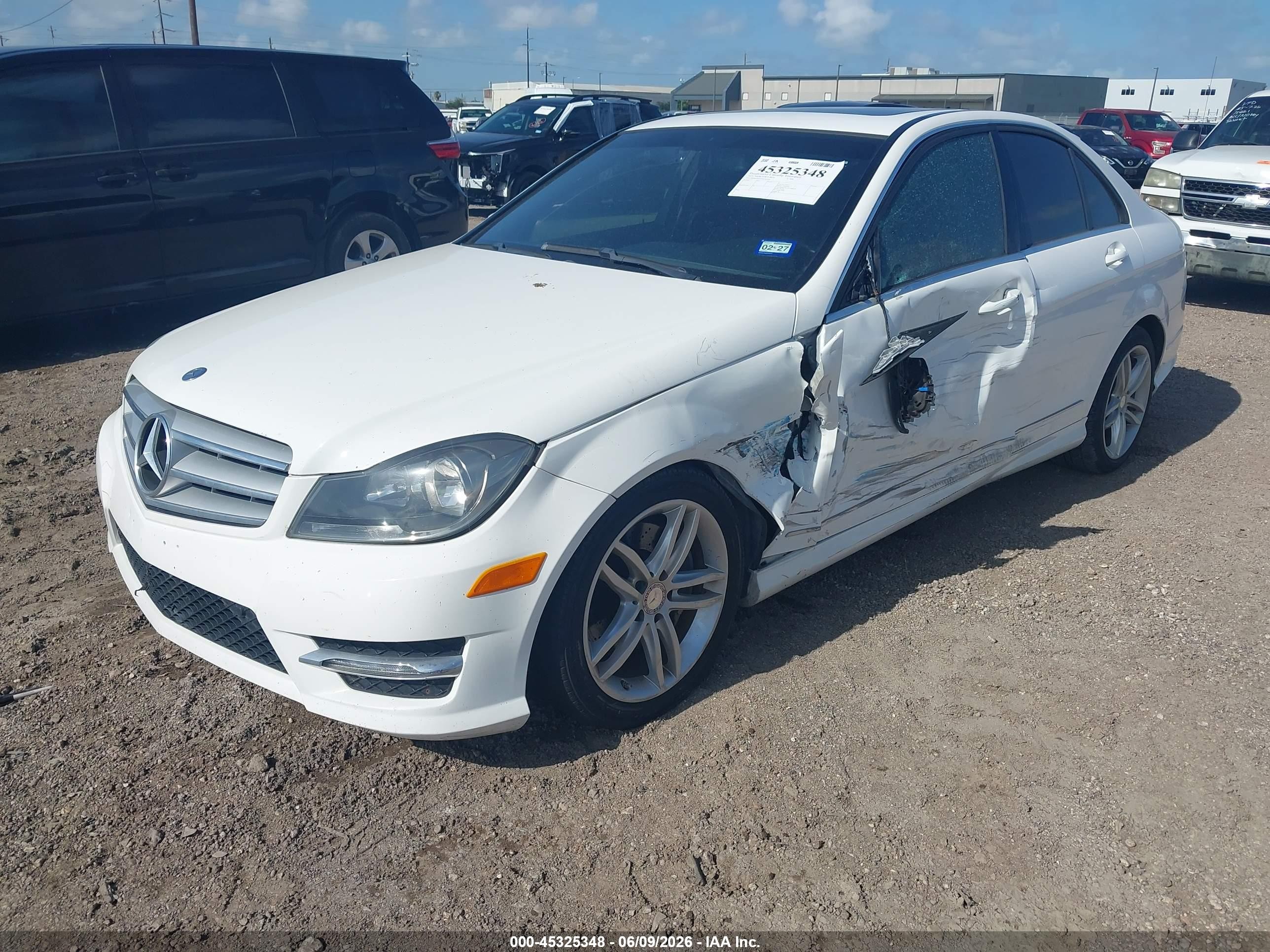 2013 Mercedes-benz C 300 Sport 4matic White vin: WDDGF8AB9DR281556