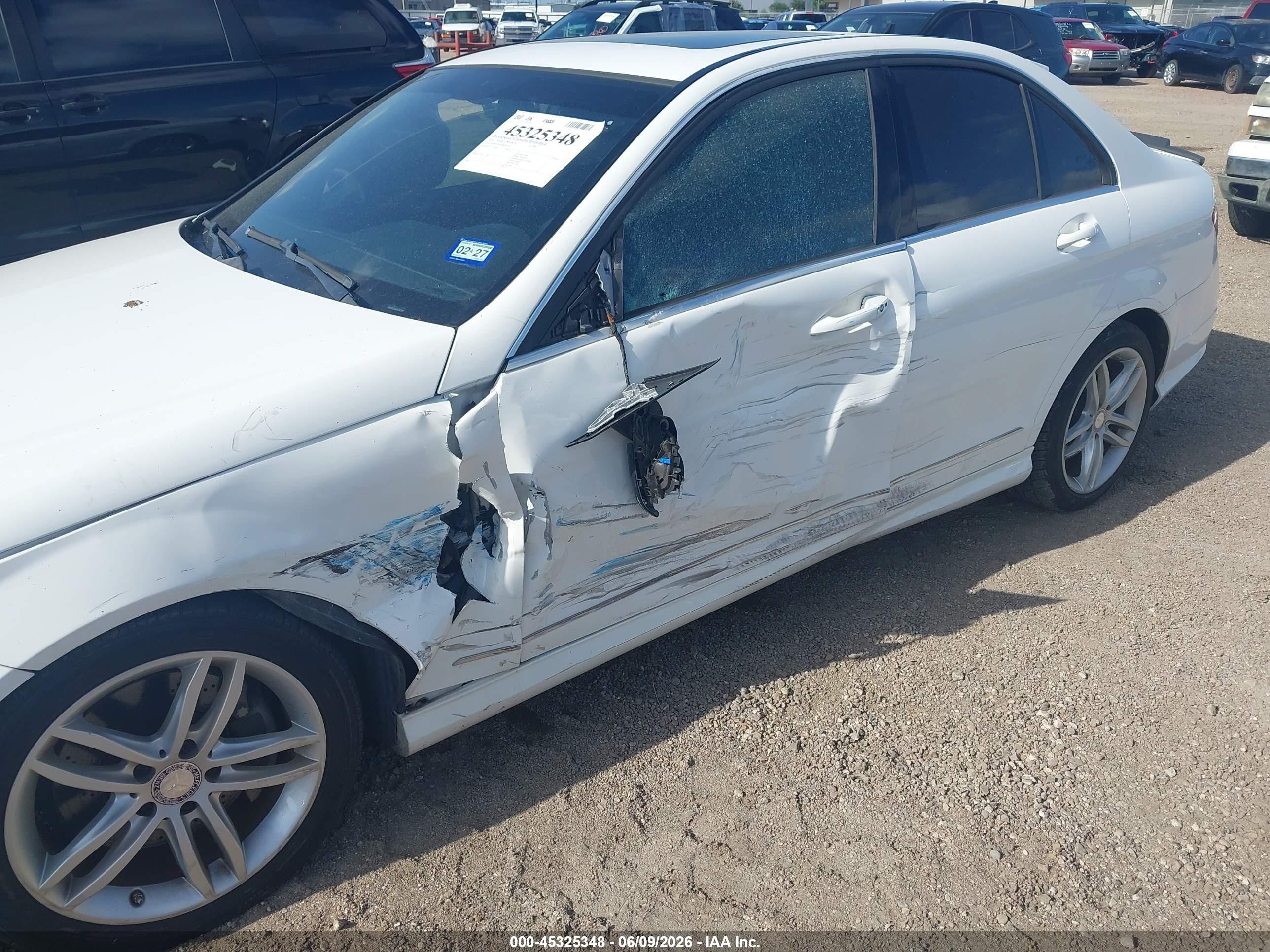2013 Mercedes-benz C 300 Sport 4matic White vin: WDDGF8AB9DR281556