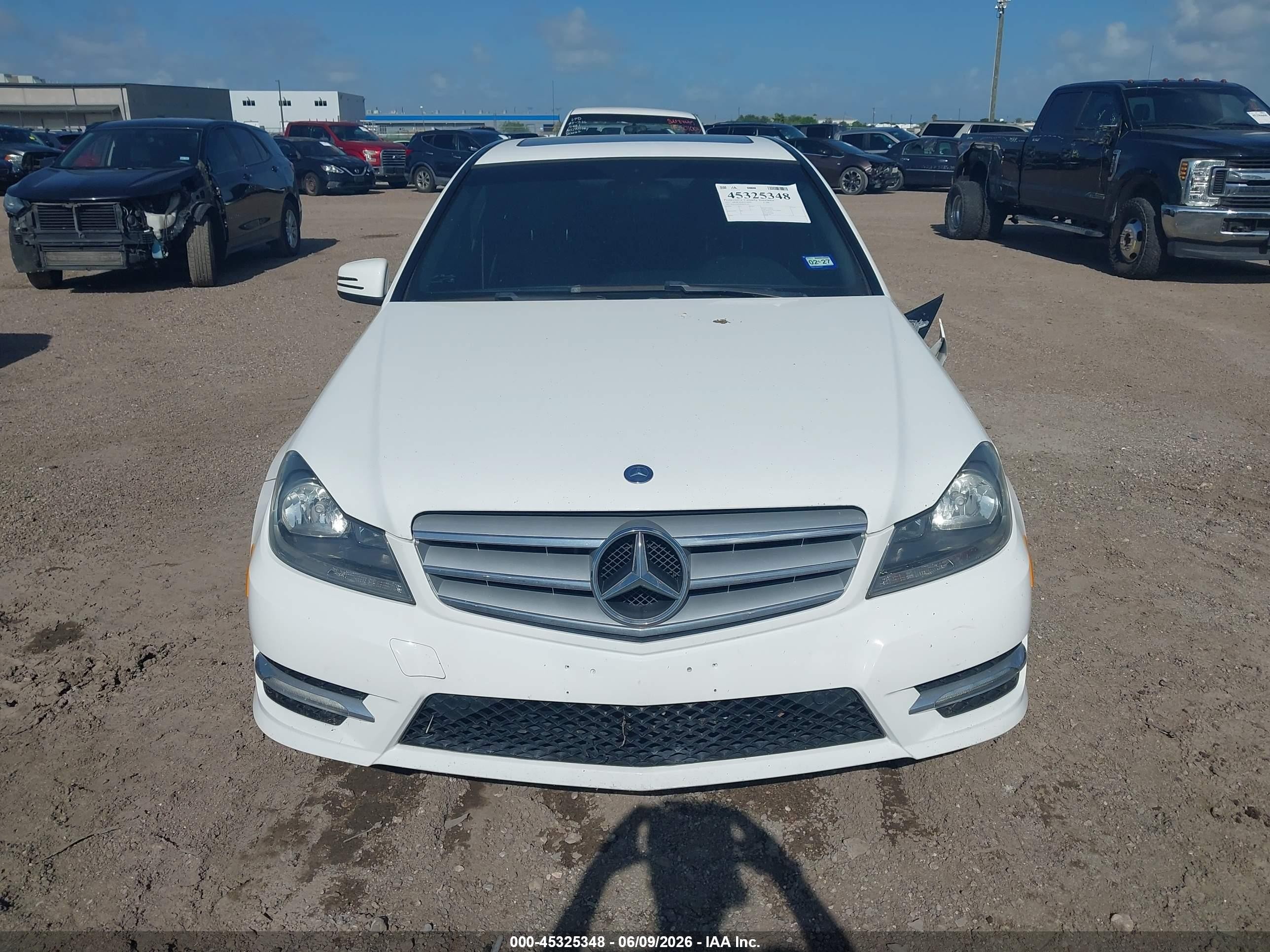 2013 Mercedes-benz C 300 Sport 4matic White vin: WDDGF8AB9DR281556