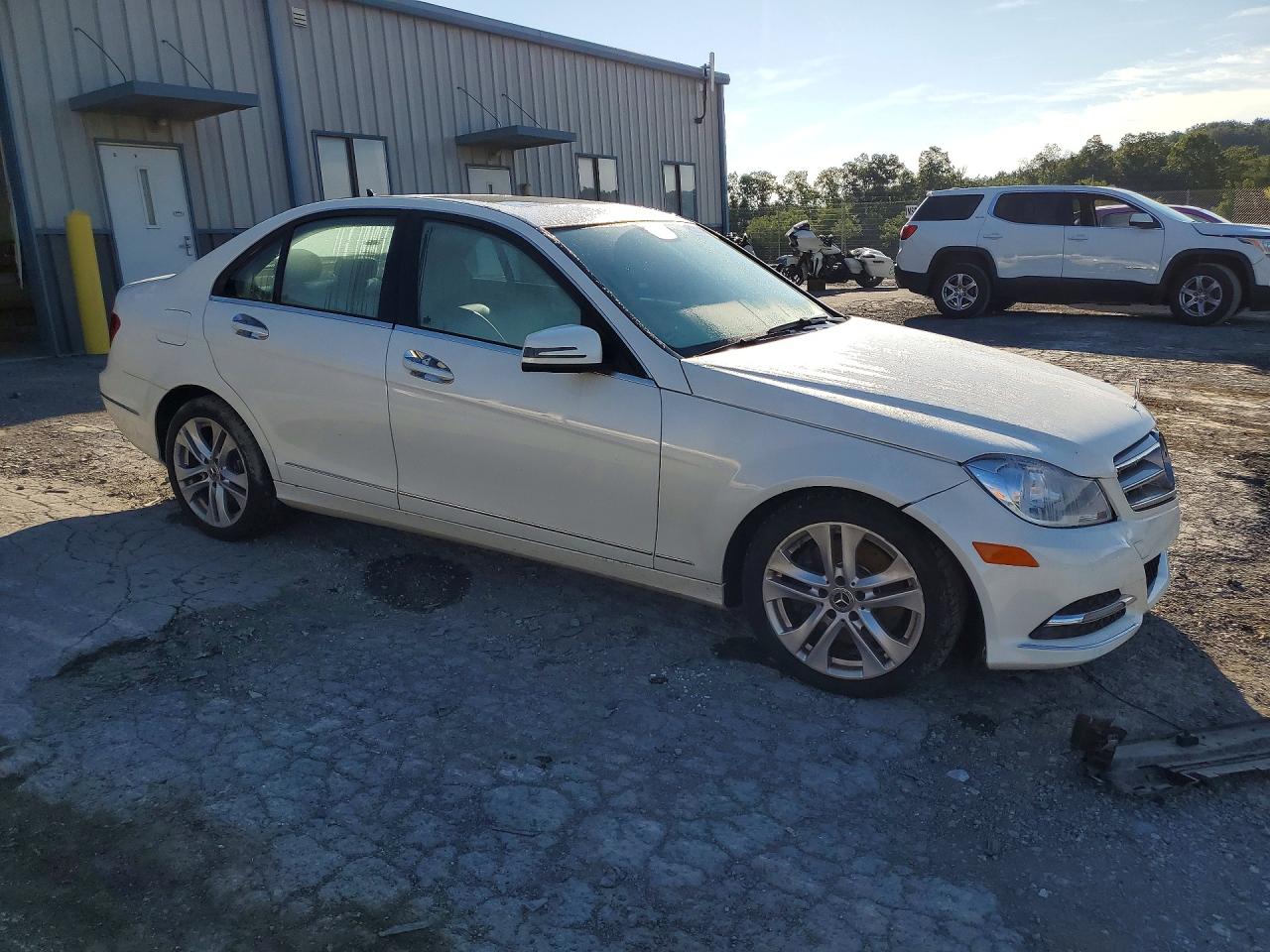 2013 Mercedes-benz C 300 4matic White vin: WDDGF8AB9DR290032