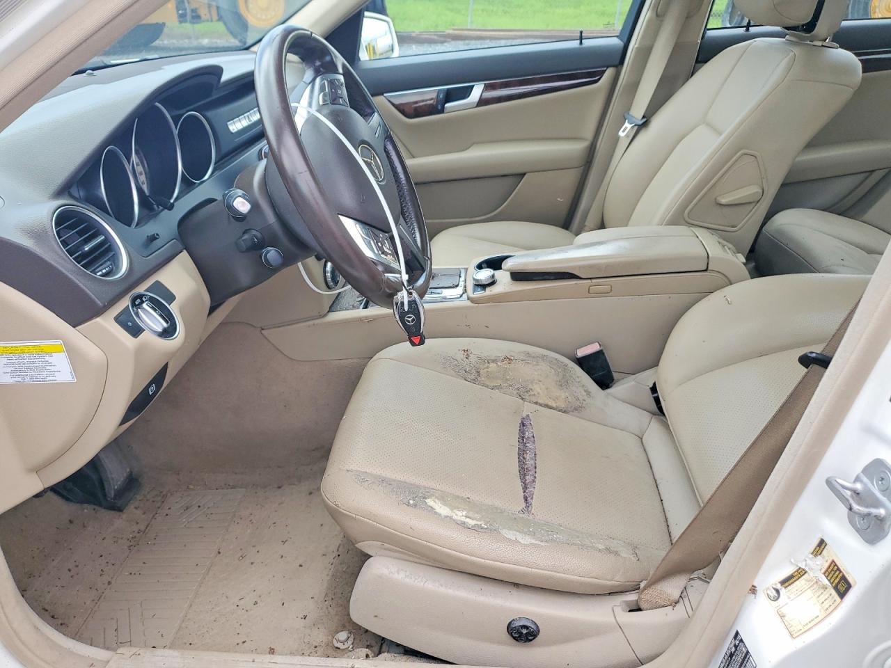 2013 Mercedes-benz C 300 4matic White vin: WDDGF8AB9DR290032