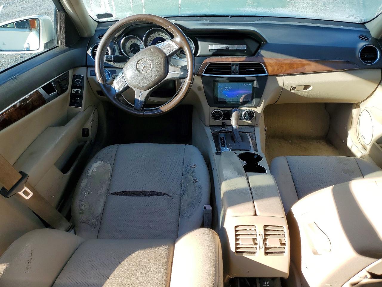 2013 Mercedes-benz C 300 4matic White vin: WDDGF8AB9DR290032