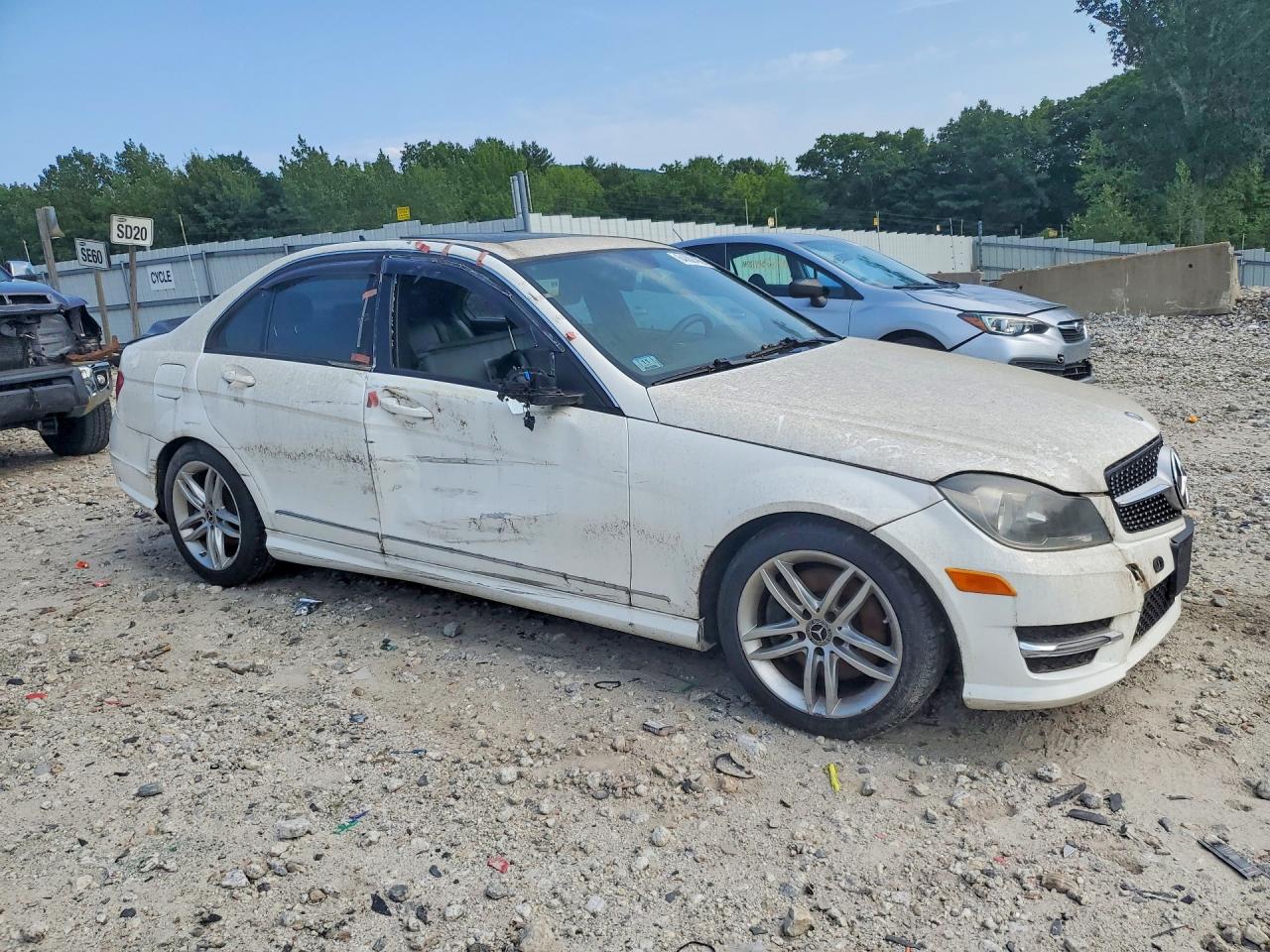 2013 Mercedes-benz C 300 4matic White vin: WDDGF8AB9DR293349