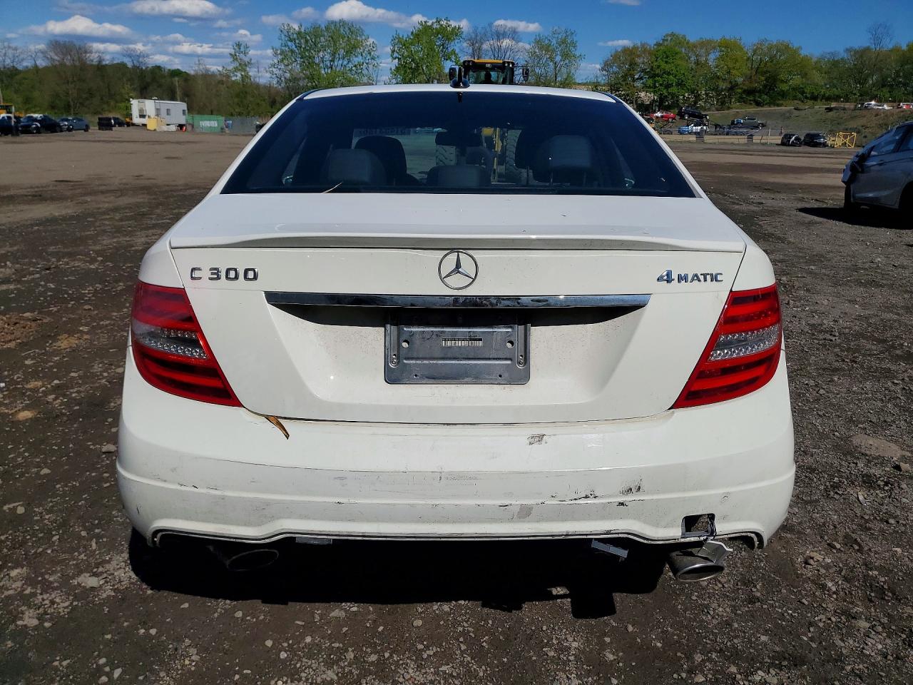 2014 Mercedes-benz C 300 4matic Белый vin: WDDGF8AB9EA921426
