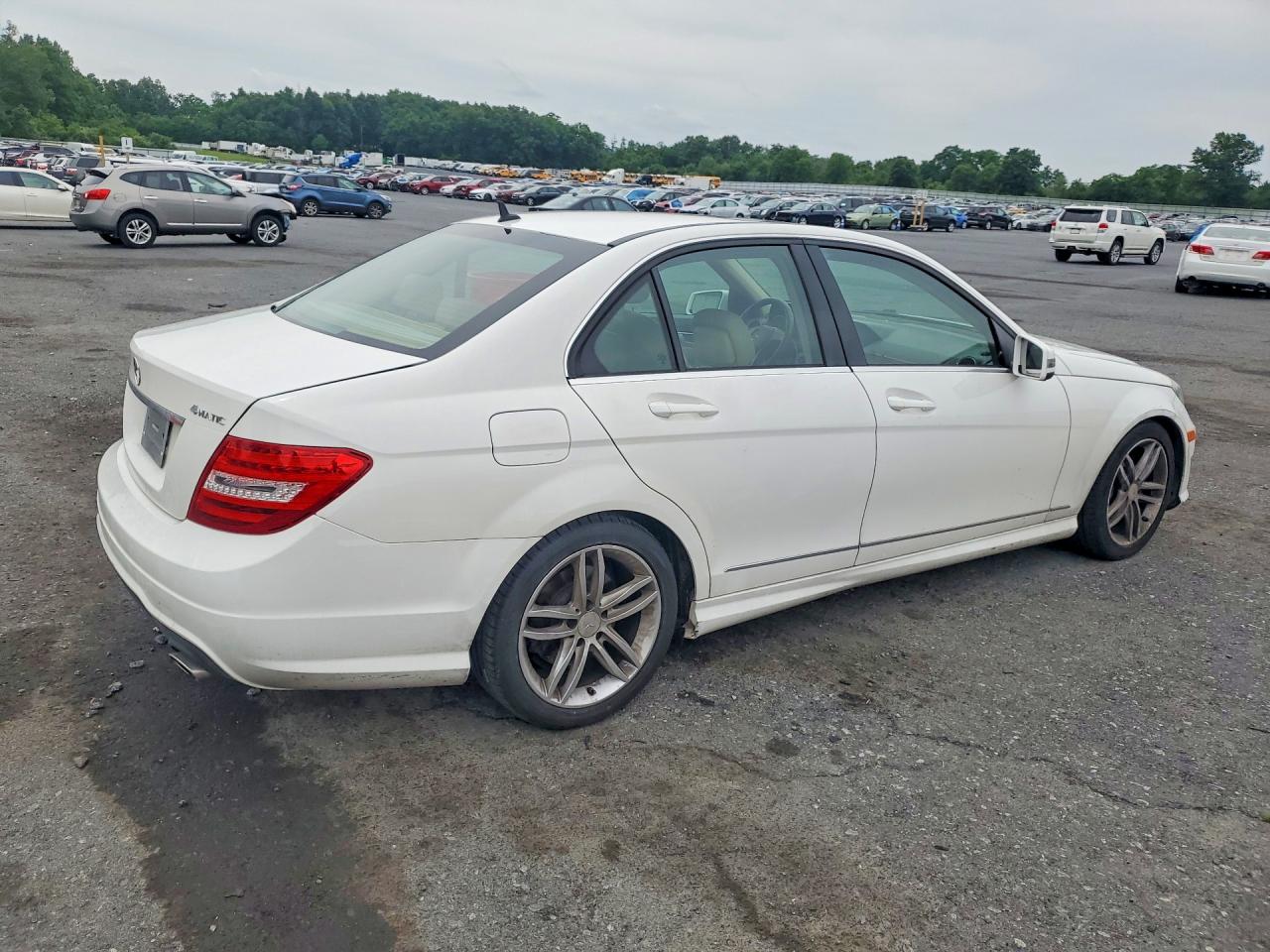 2014 Mercedes-benz C 300 4matic Белый vin: WDDGF8AB9EA934323
