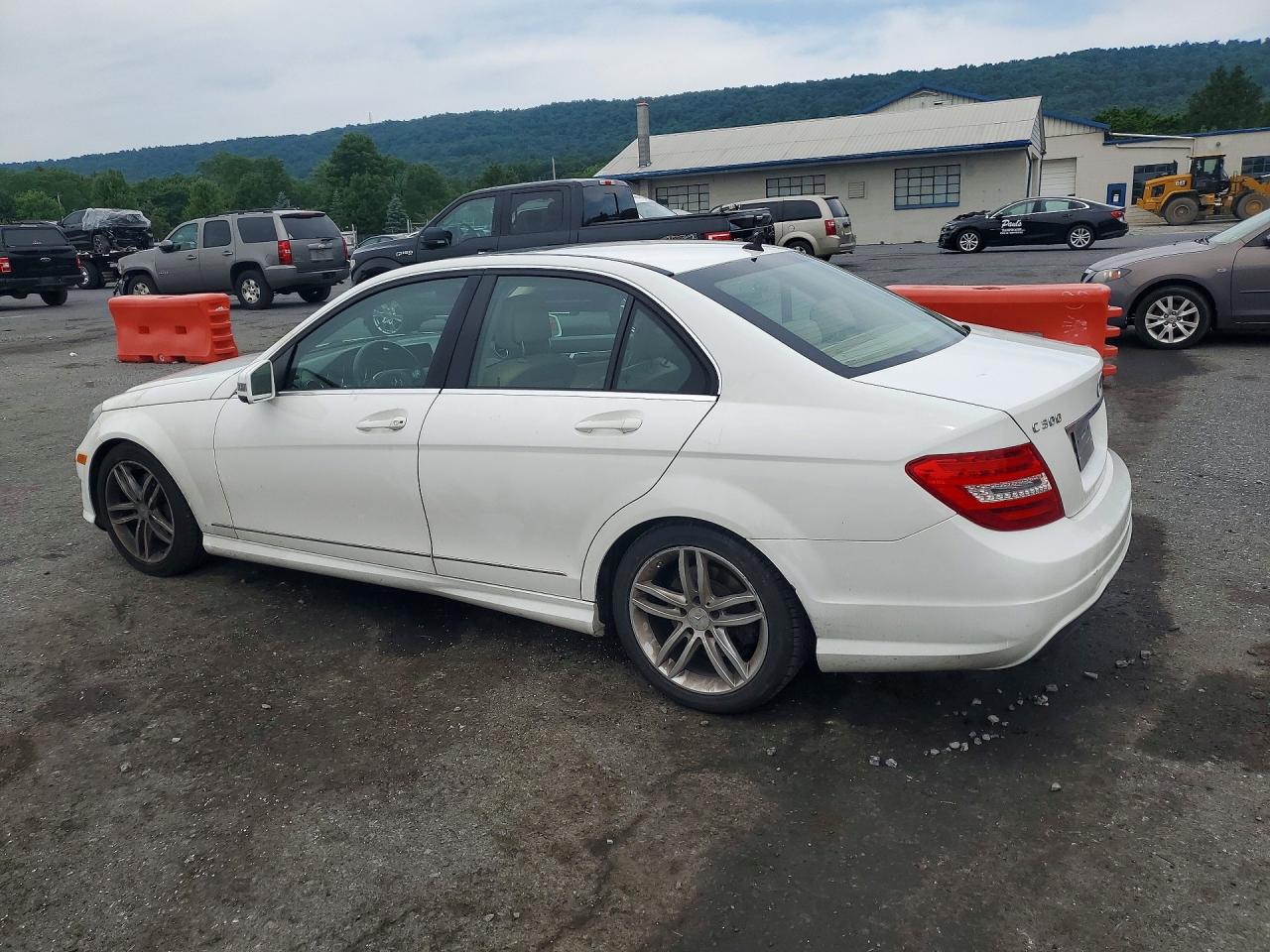 2014 Mercedes-benz C 300 4matic Белый vin: WDDGF8AB9EA934323