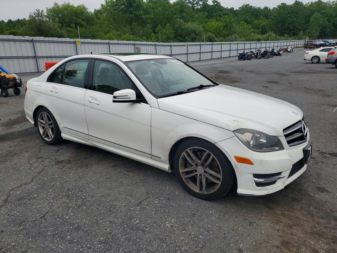 2014 Mercedes-benz C 300 4matic Белый vin: WDDGF8AB9EA934323