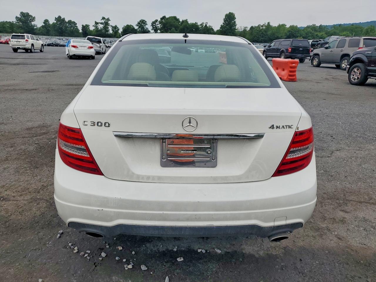 2014 Mercedes-benz C 300 4matic Белый vin: WDDGF8AB9EA934323