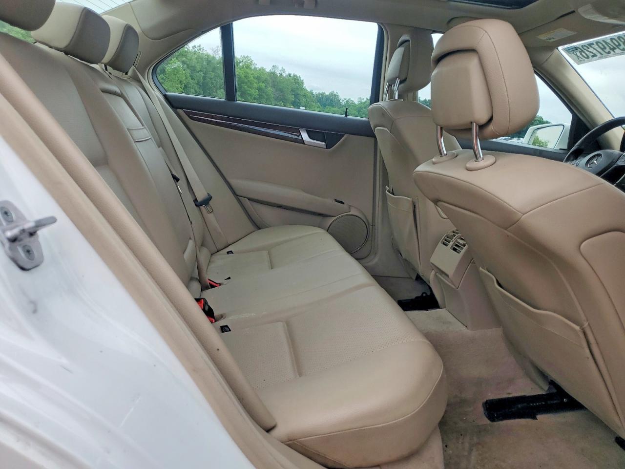 2014 Mercedes-benz C 300 4matic Белый vin: WDDGF8AB9EA934323