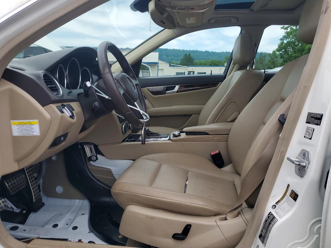 2014 Mercedes-benz C 300 4matic Белый vin: WDDGF8AB9EA934323