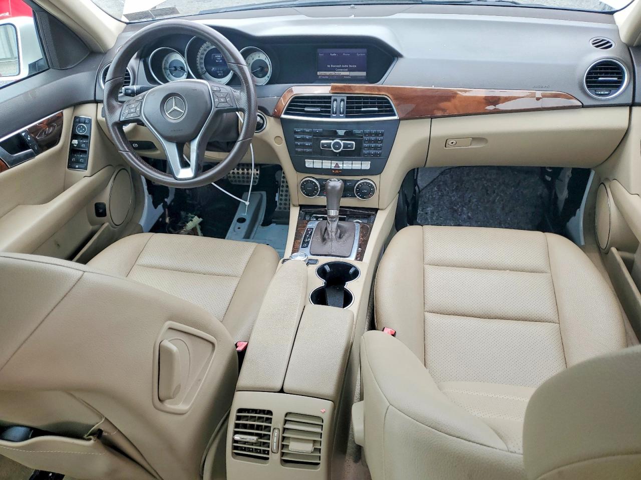 2014 Mercedes-benz C 300 4matic Белый vin: WDDGF8AB9EA934323