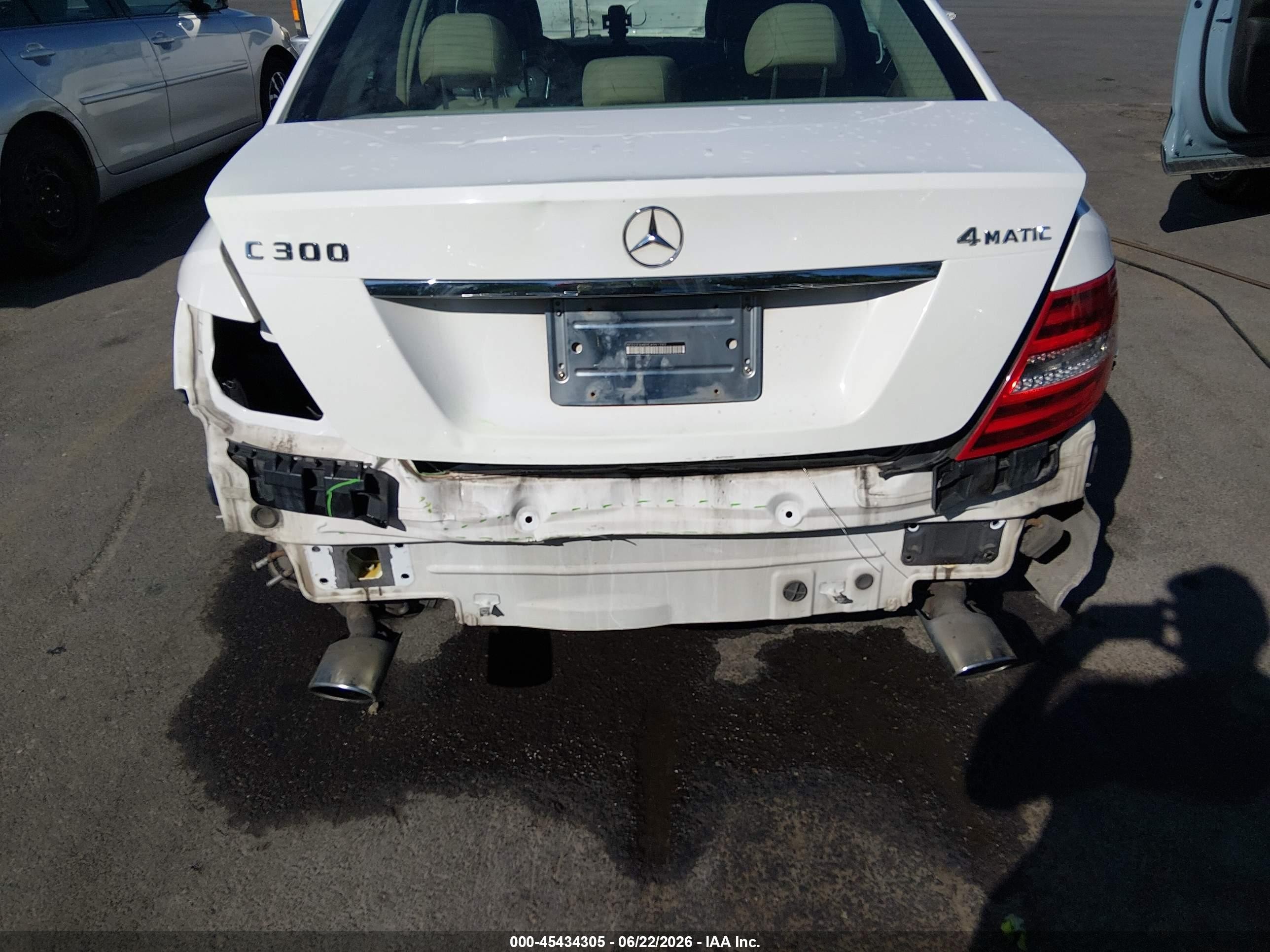2014 Mercedes-benz C 300 Sport 4matic Белый vin: WDDGF8AB9EA961392