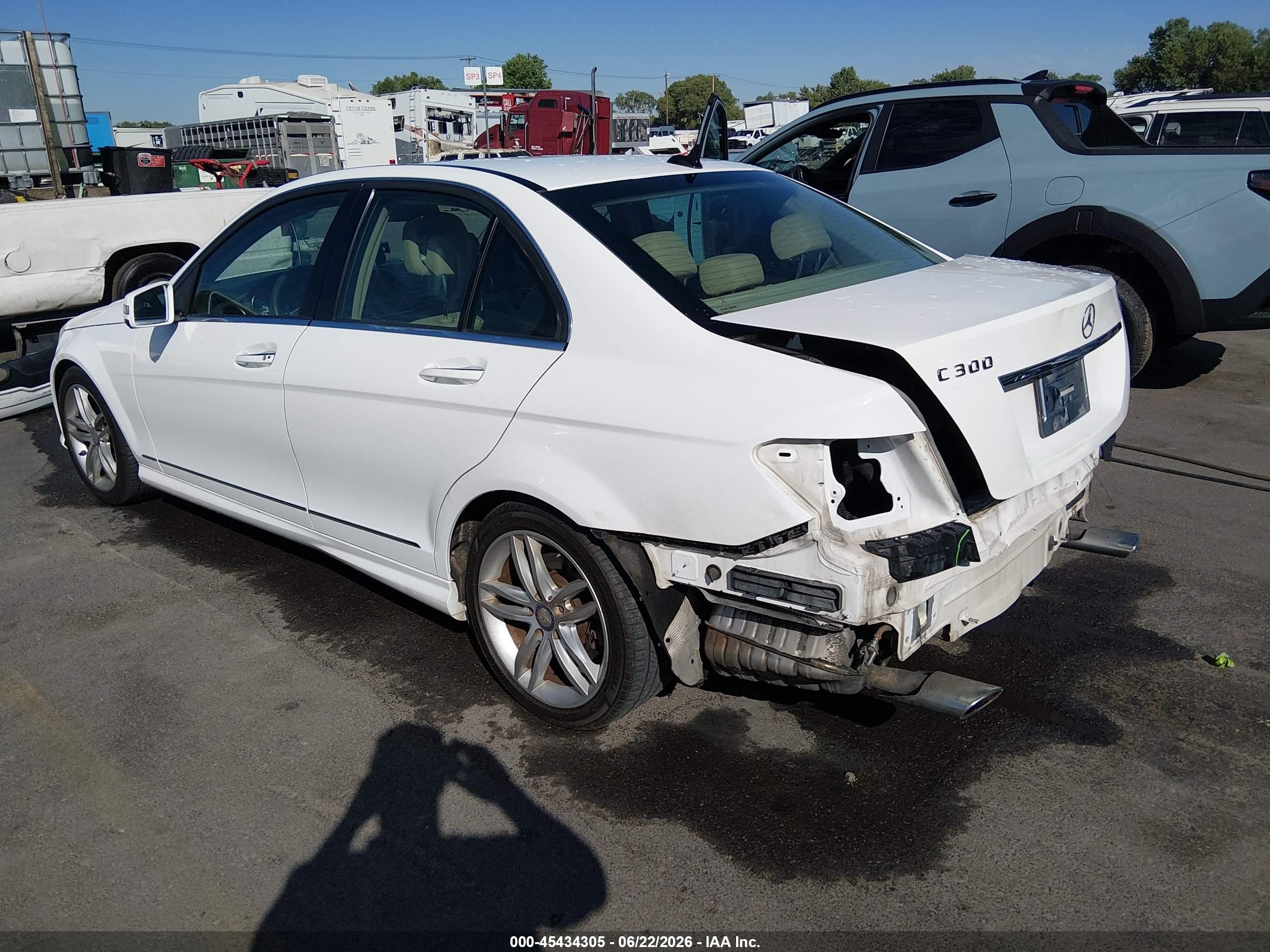 2014 Mercedes-benz C 300 Sport 4matic Белый vin: WDDGF8AB9EA961392