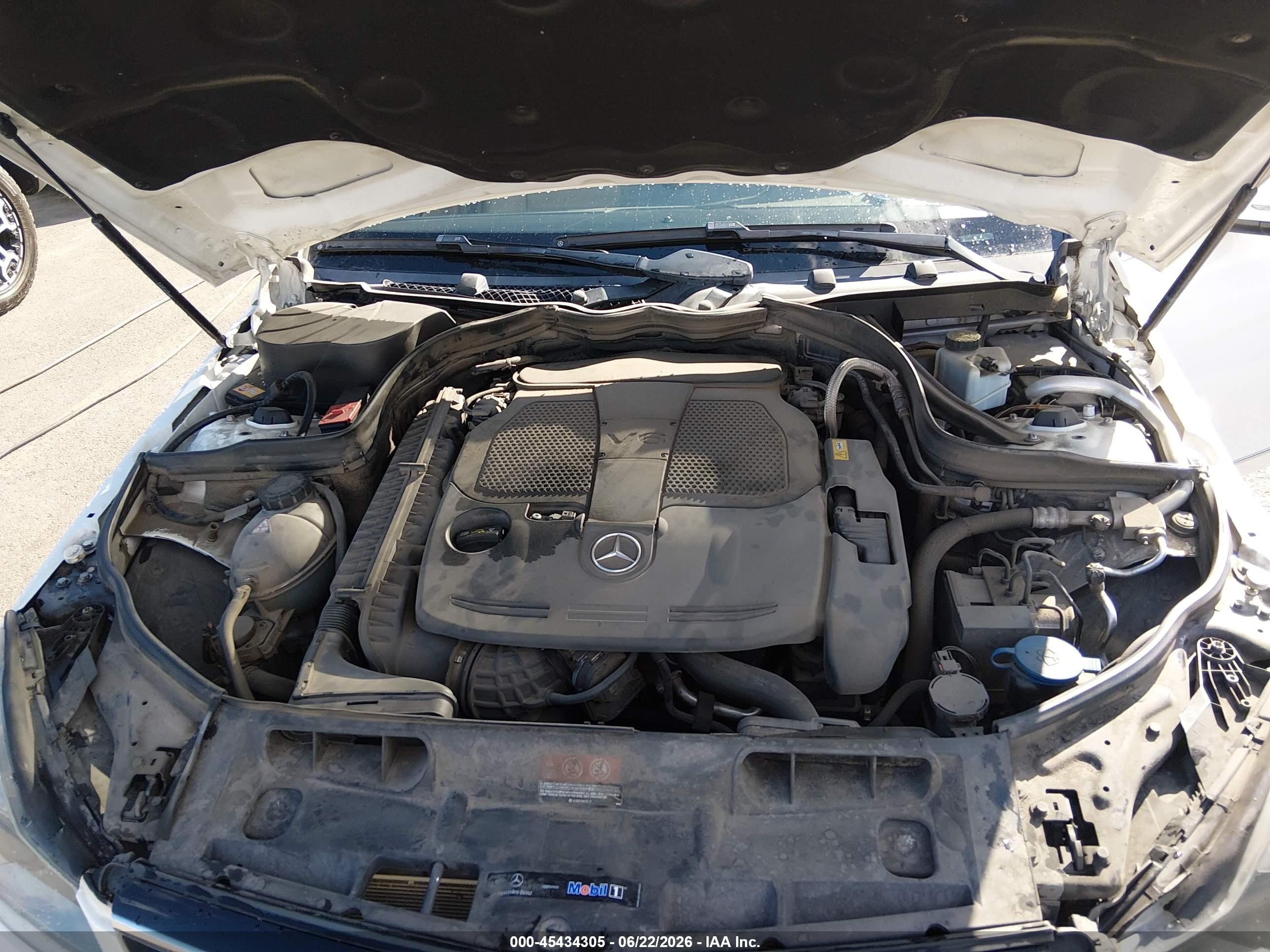 2014 Mercedes-benz C 300 Sport 4matic Белый vin: WDDGF8AB9EA961392