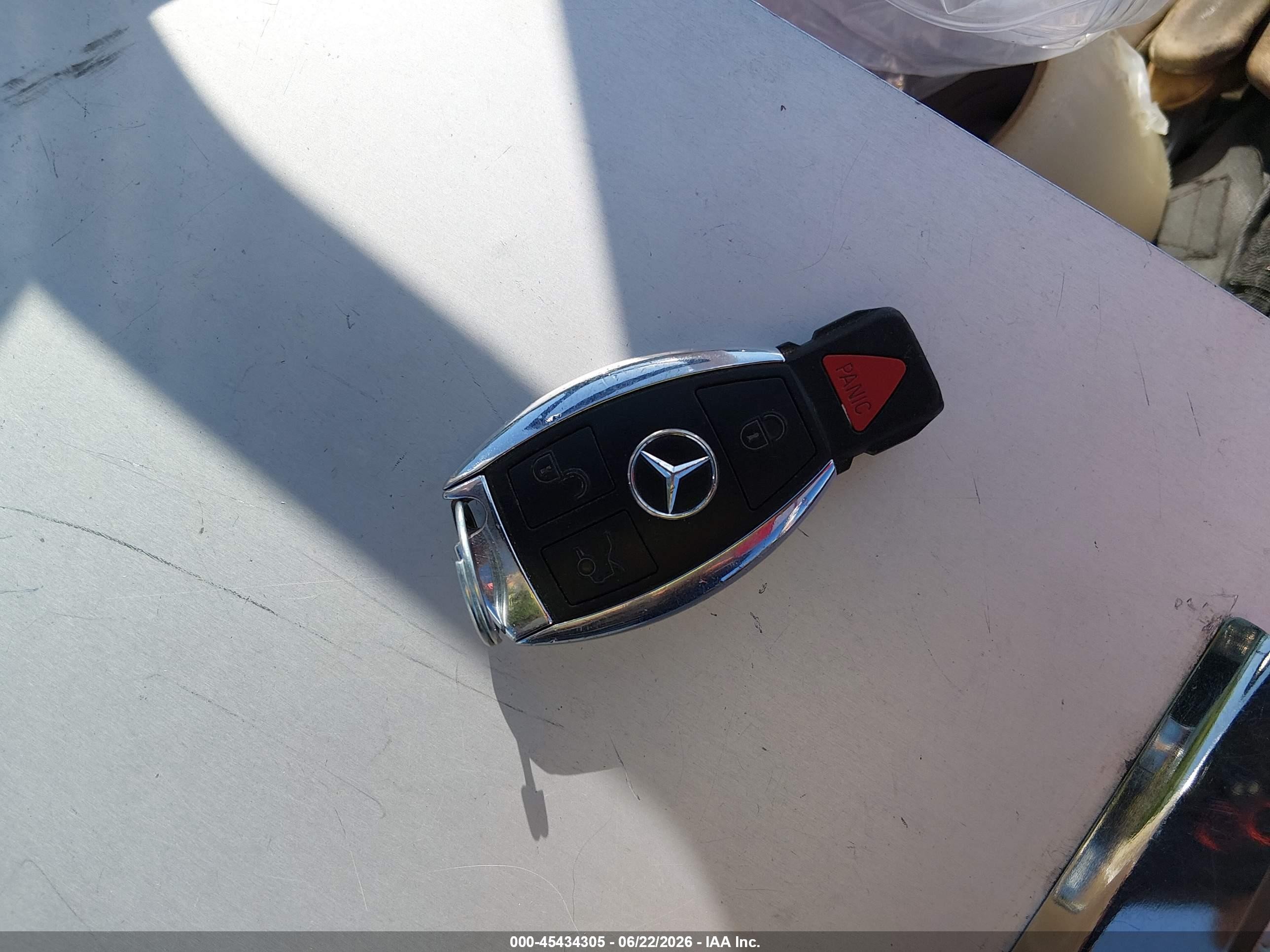 2014 Mercedes-benz C 300 Sport 4matic Белый vin: WDDGF8AB9EA961392