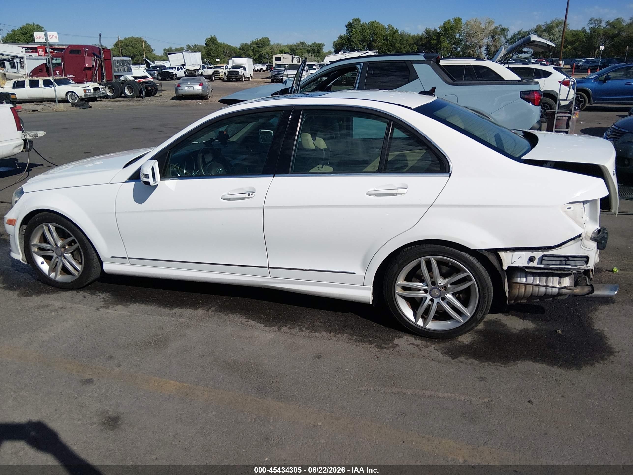 2014 Mercedes-benz C 300 Sport 4matic Белый vin: WDDGF8AB9EA961392