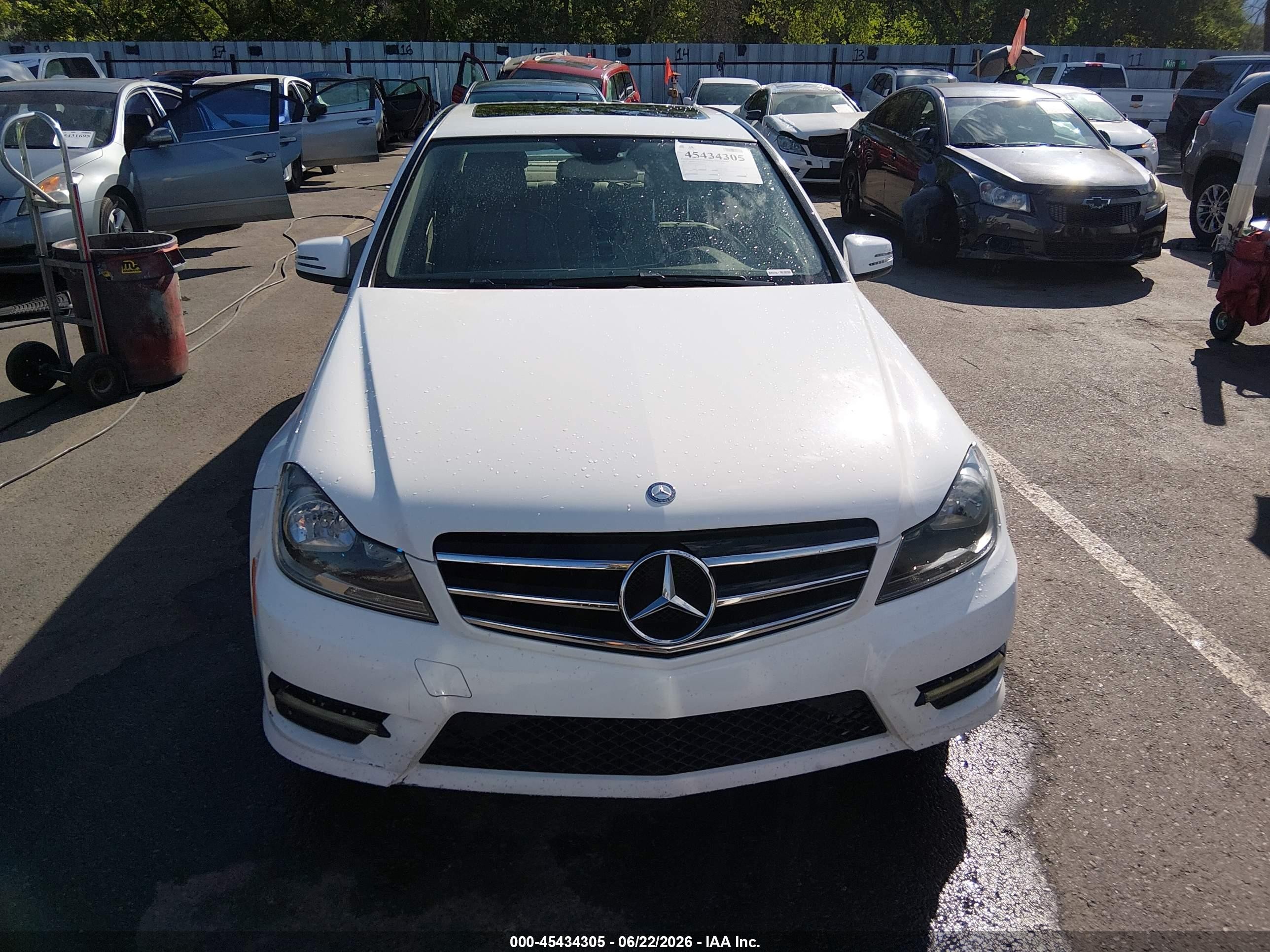 2014 Mercedes-benz C 300 Sport 4matic Белый vin: WDDGF8AB9EA961392