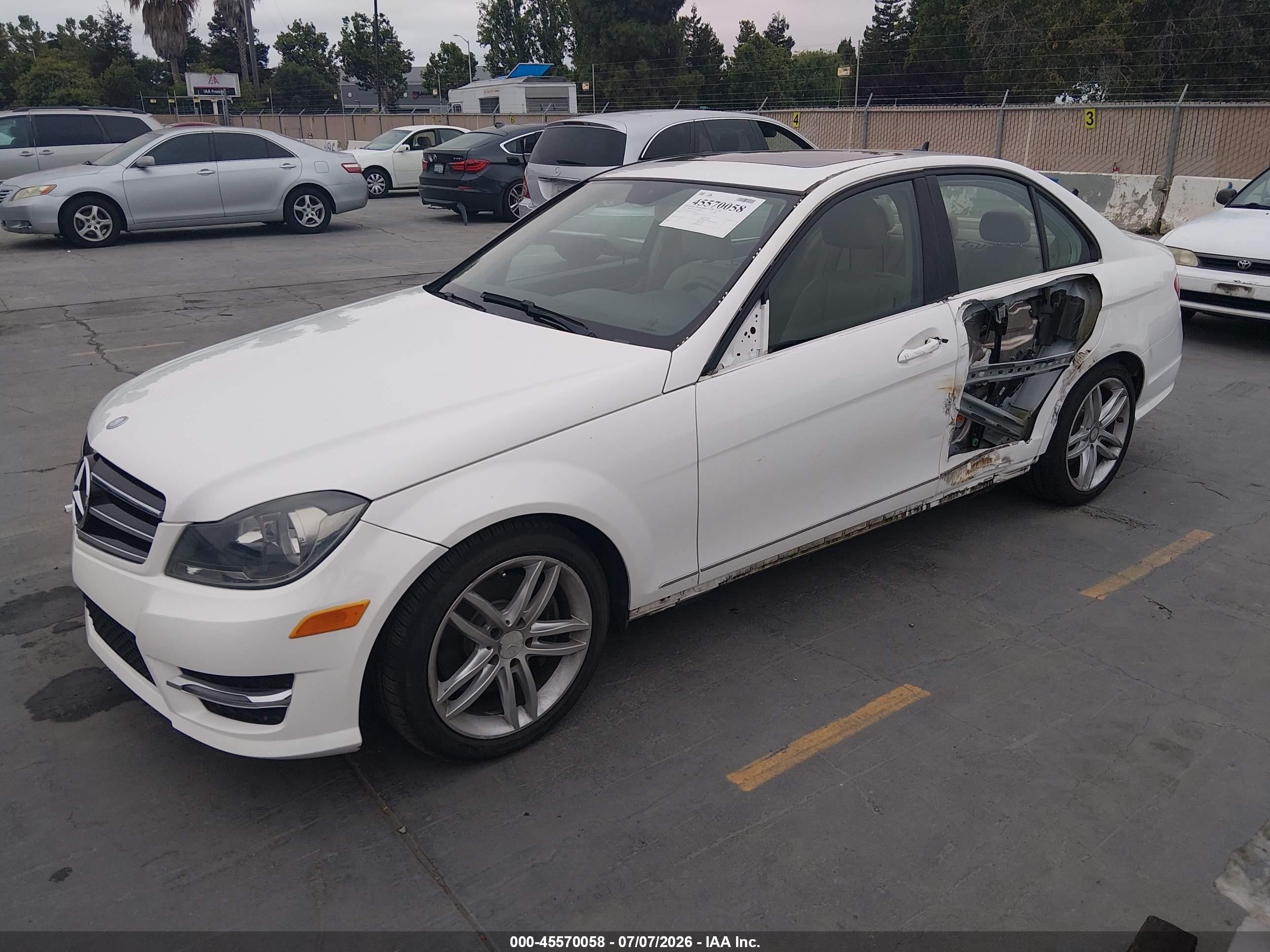 2014 Mercedes-benz C 300 Sport 4matic White vin: WDDGF8AB9EA966477